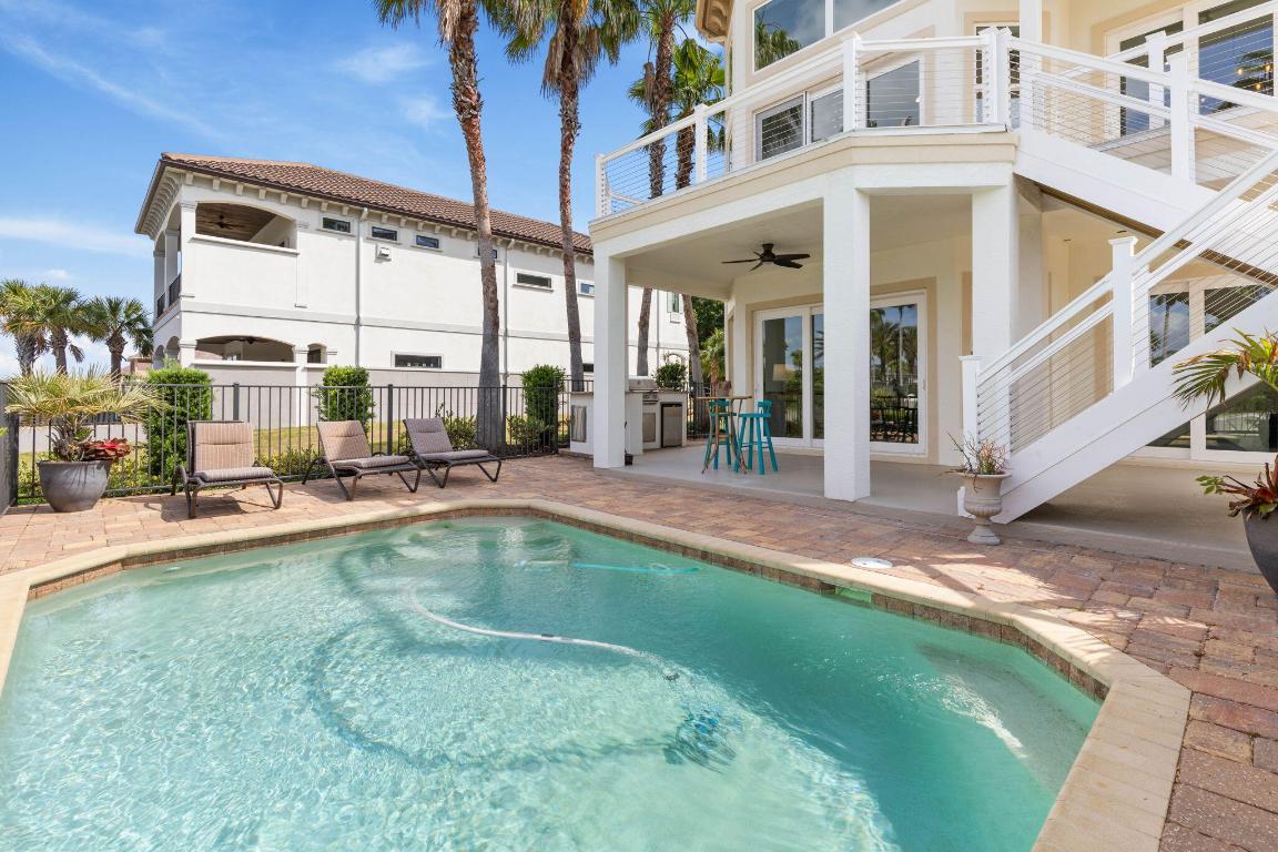 220 Harbor Village Point N