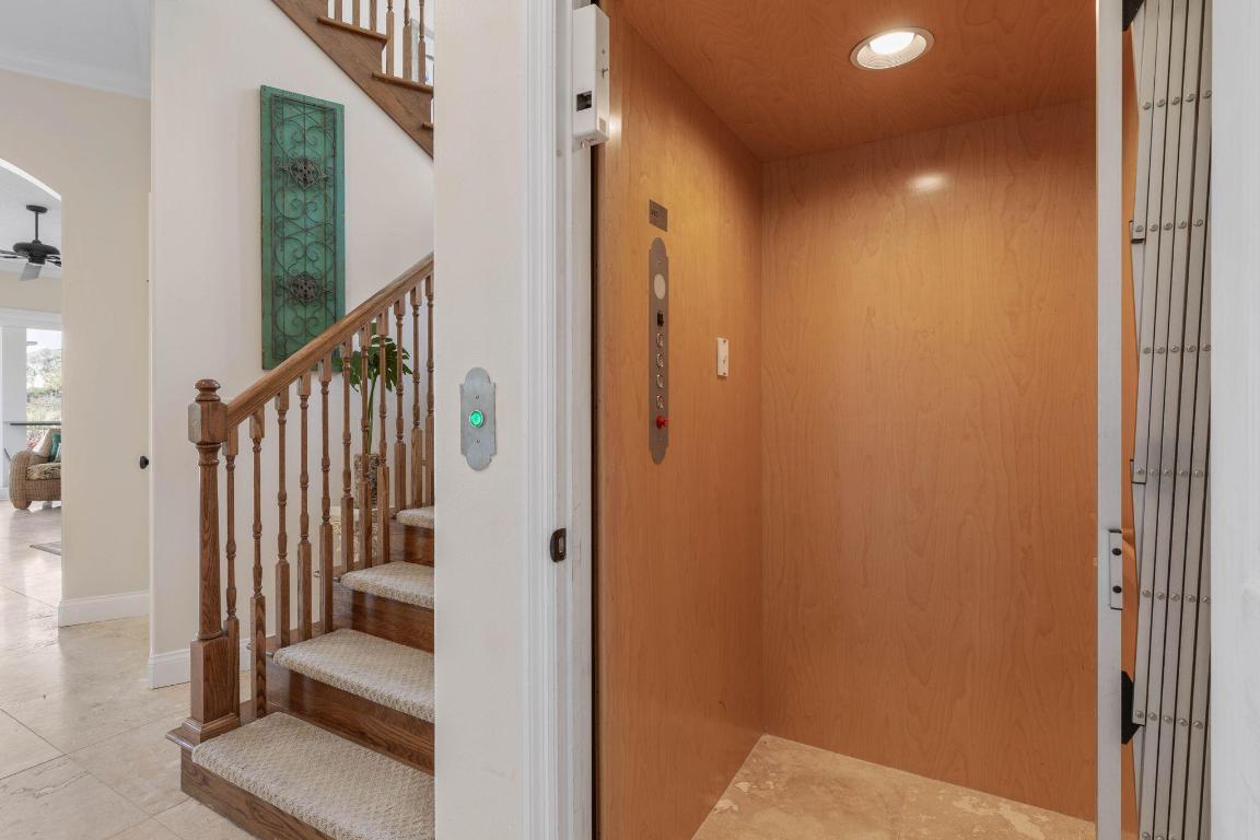 220 Harbor Village Point N