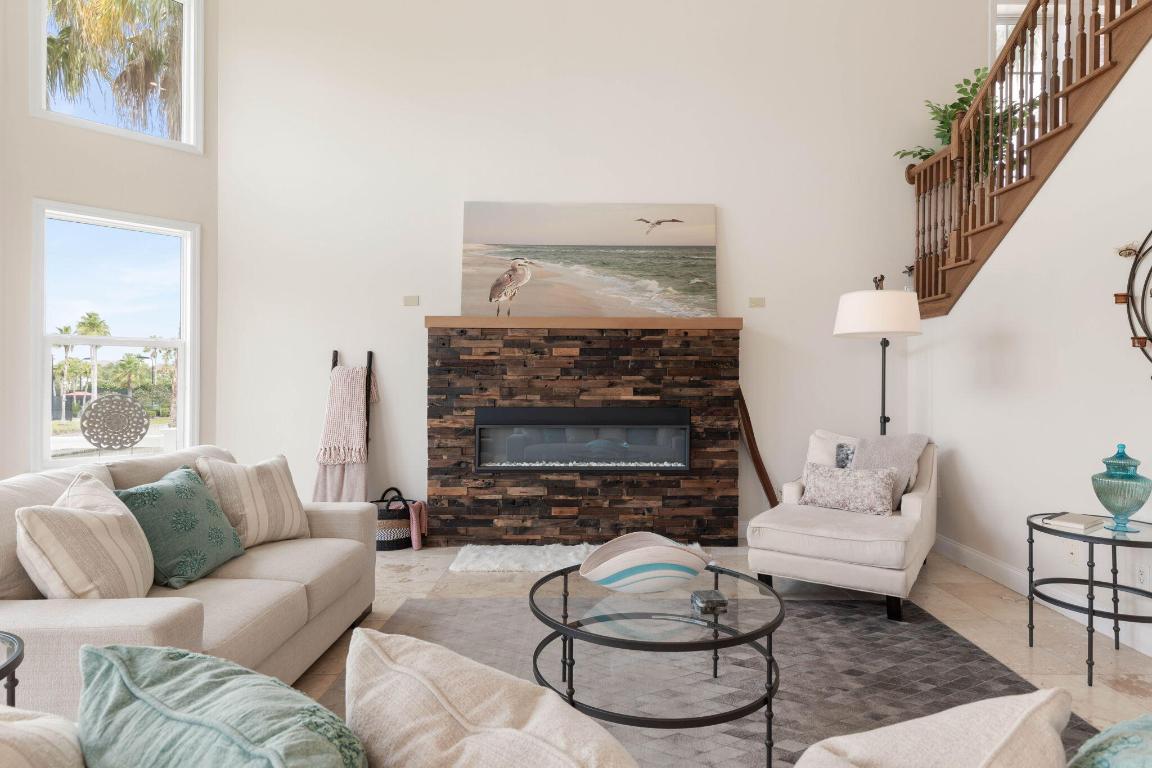 220 Harbor Village Point N