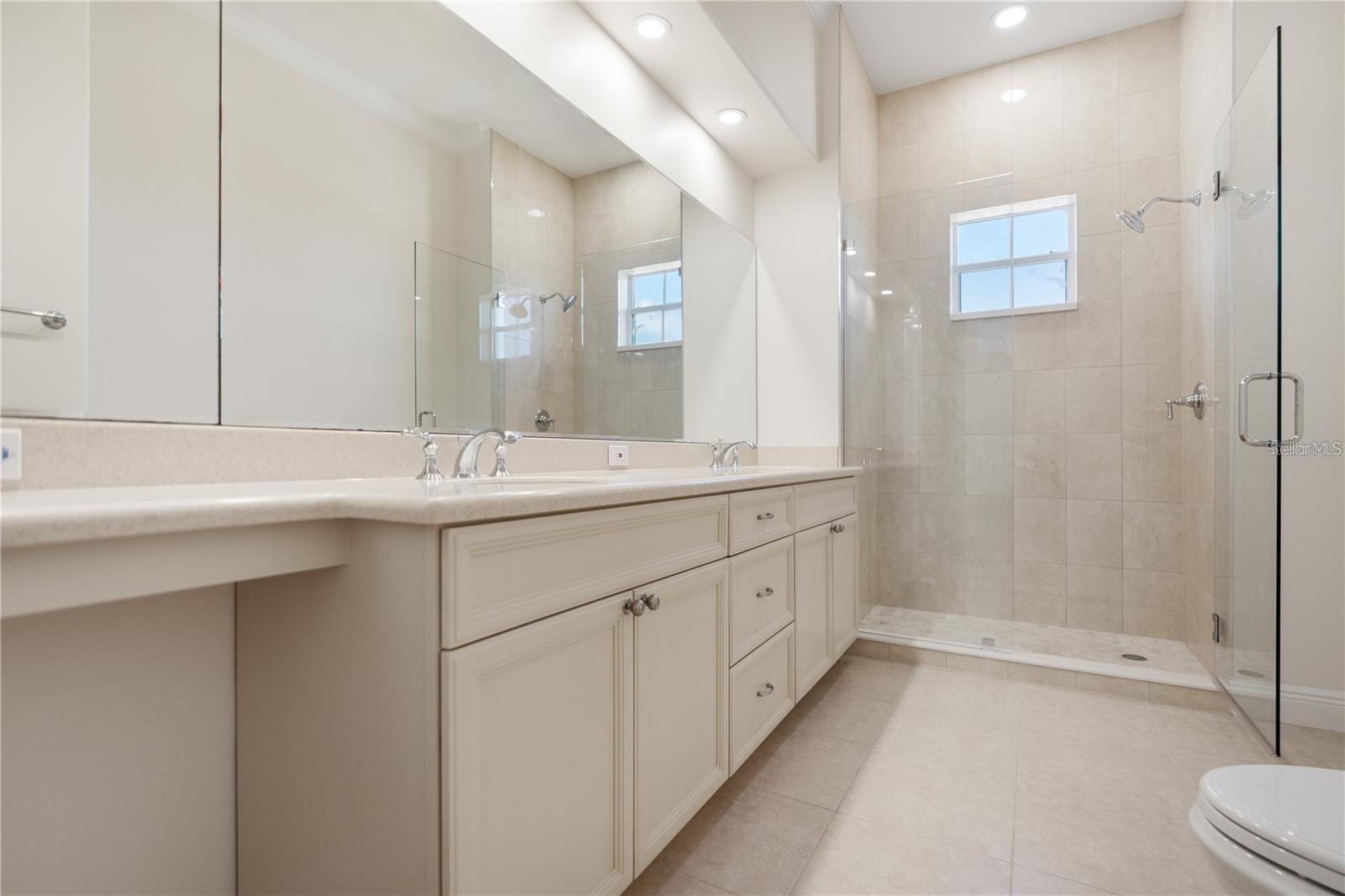 175 Avenue De La Mer 303