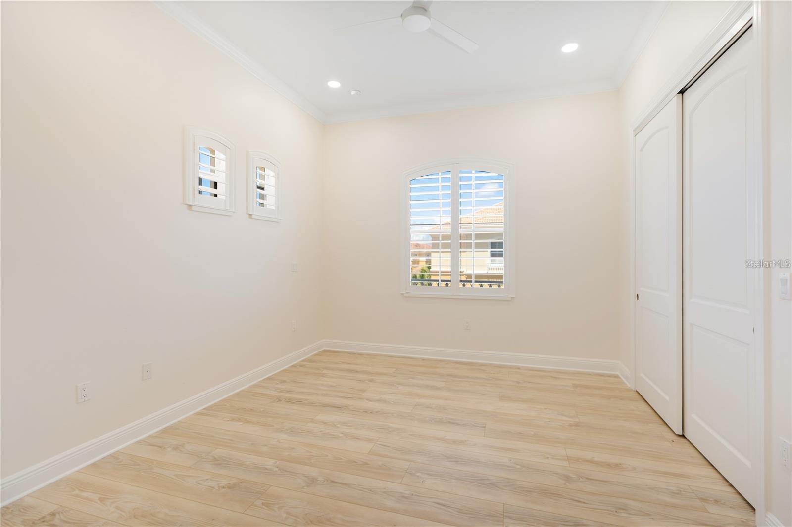 175 Avenue De La Mer 303