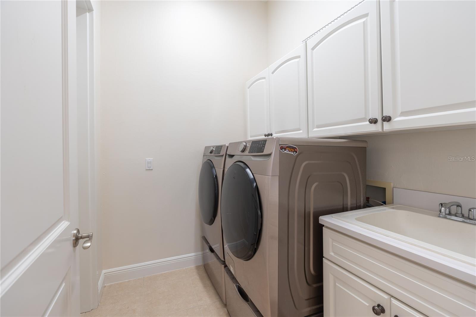 175 Avenue De La Mer 303