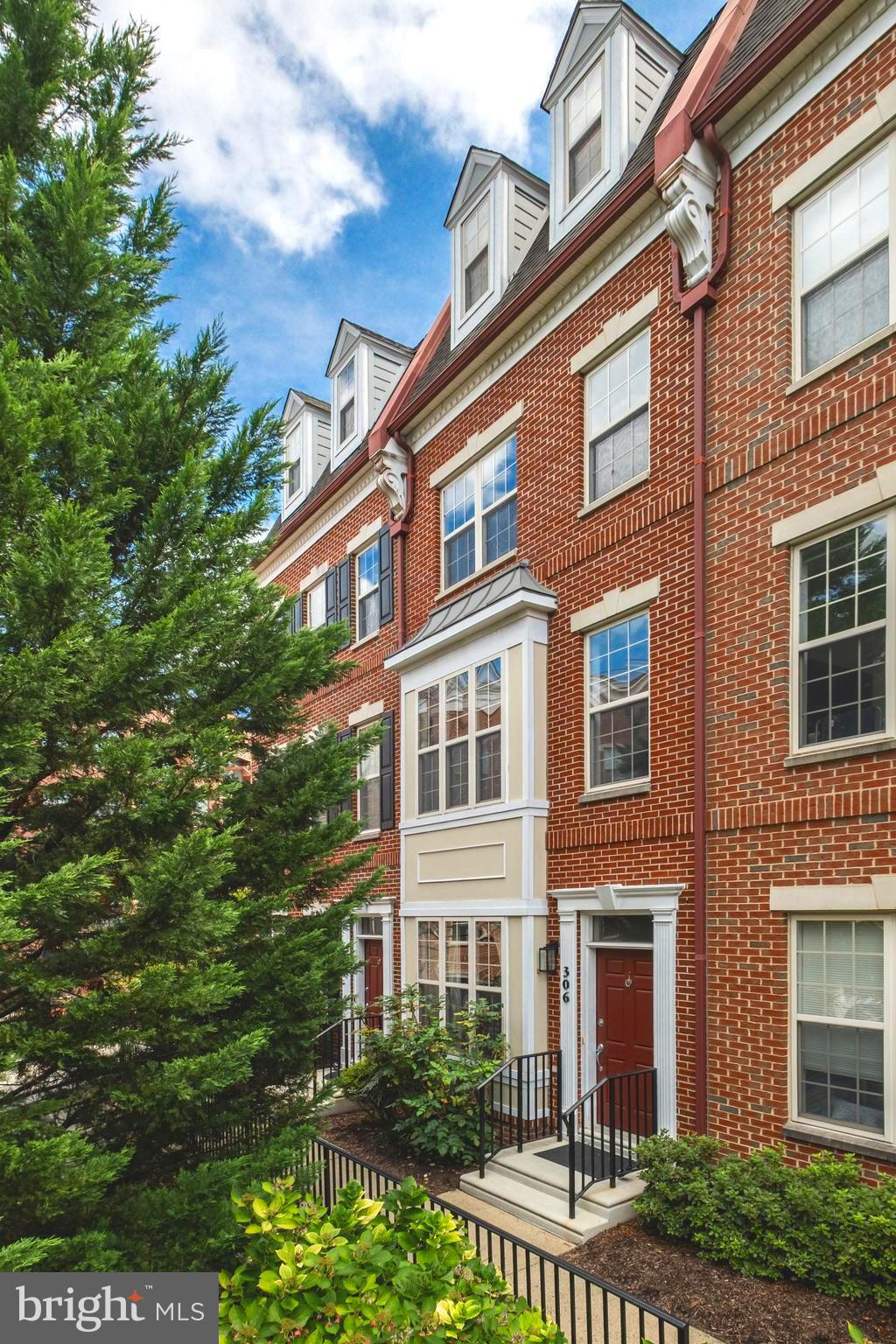 306 GOVERNORS COURT