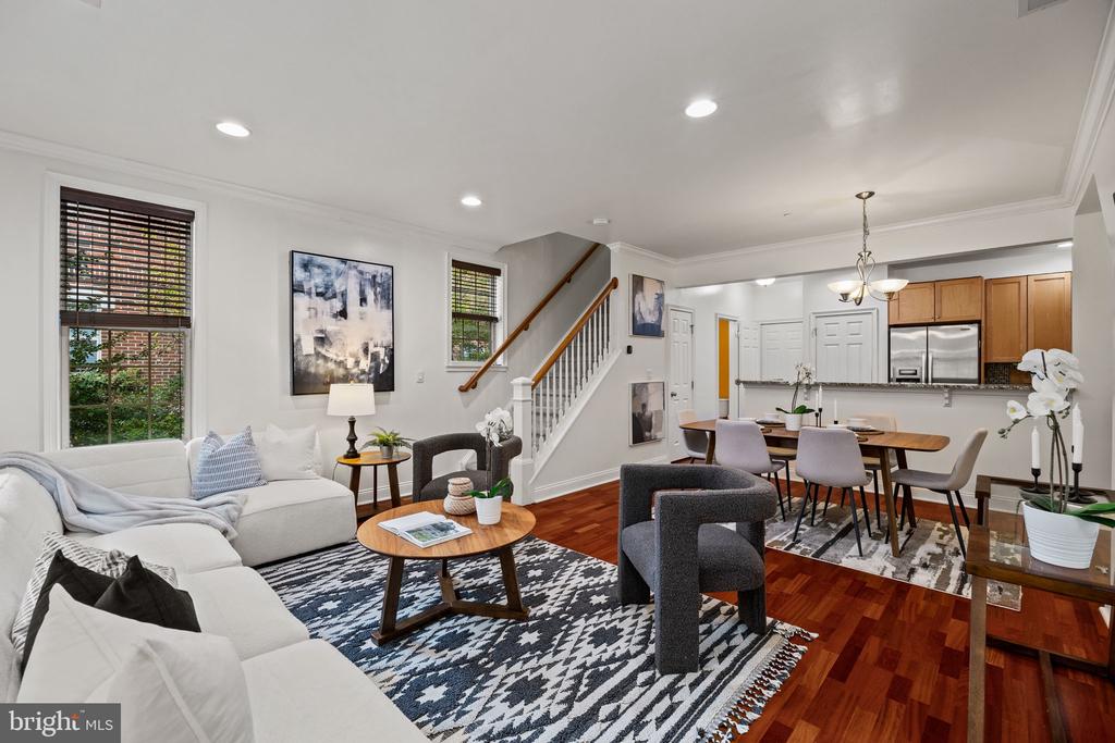 201 COMMODORE COURT