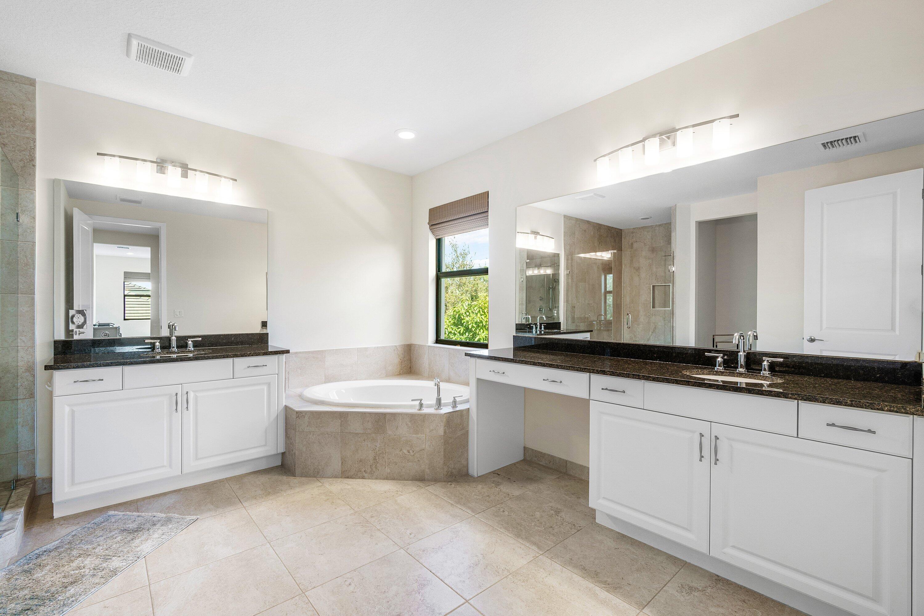 7296 Estero ()