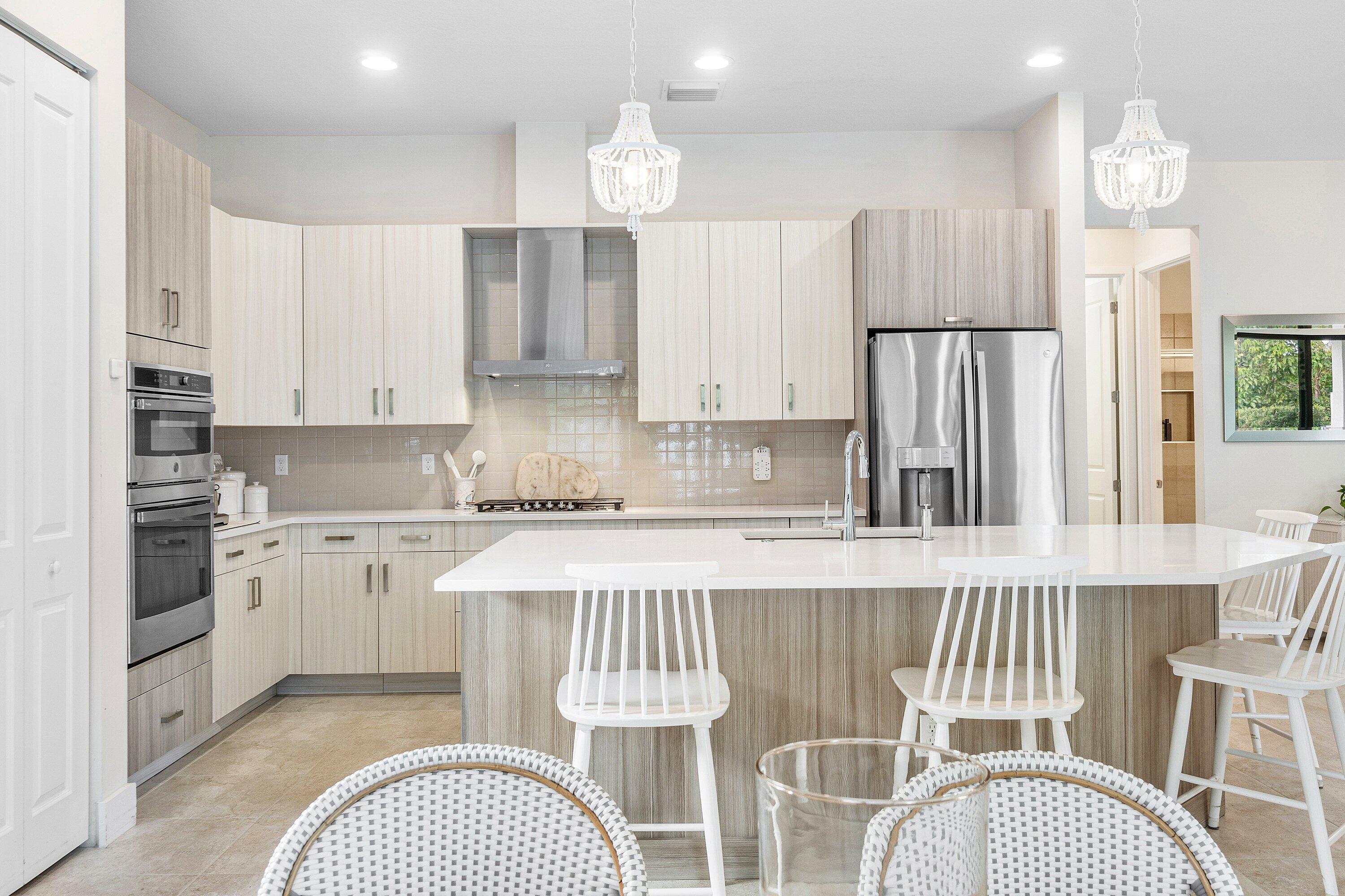 7296 Estero ()