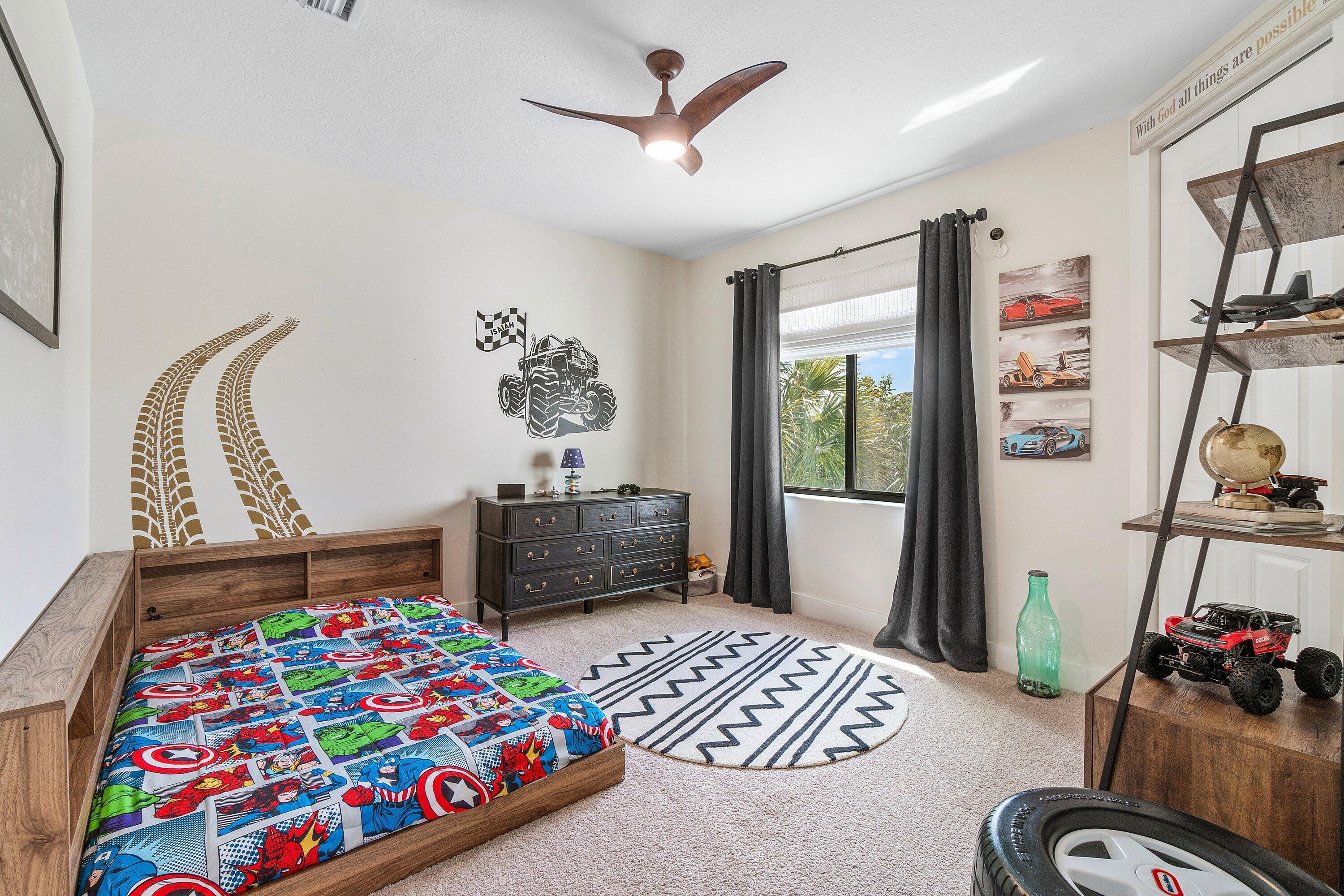 7296 Estero ()