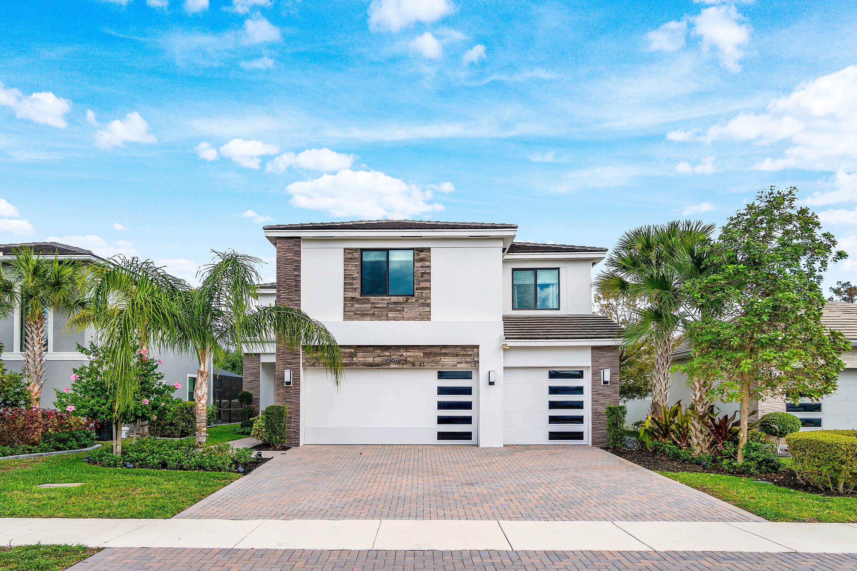 7296 Estero ()