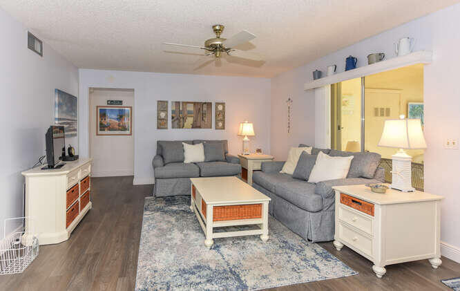 305 Knotty Pine