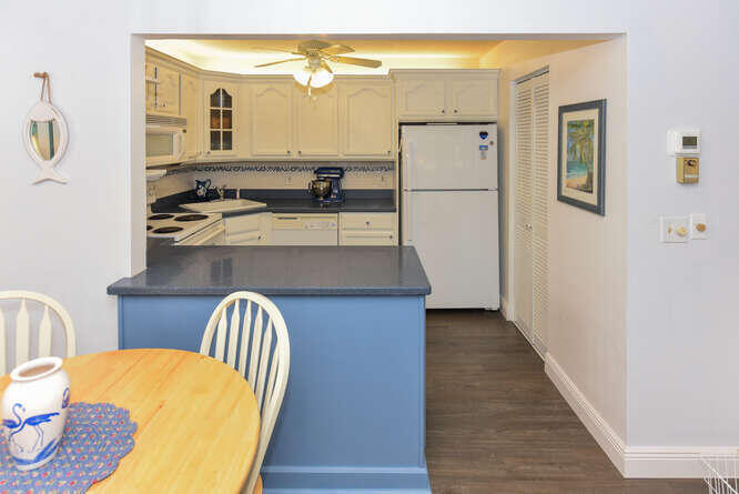 305 Knotty Pine