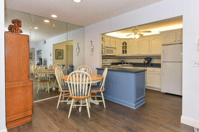 305 Knotty Pine