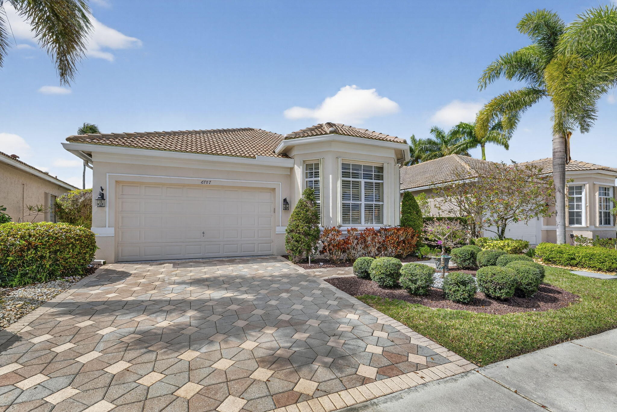 6787 Fairway Lakes Dr