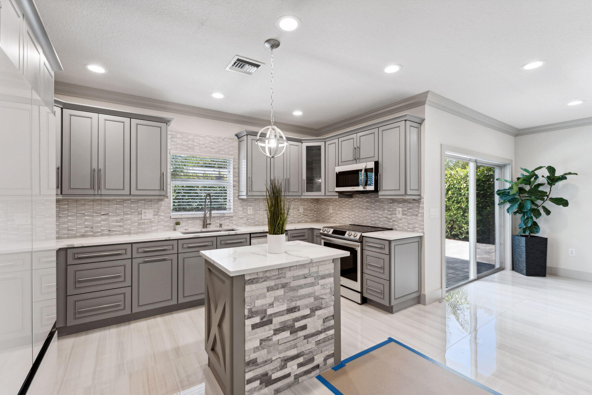 522 Lucky Lane