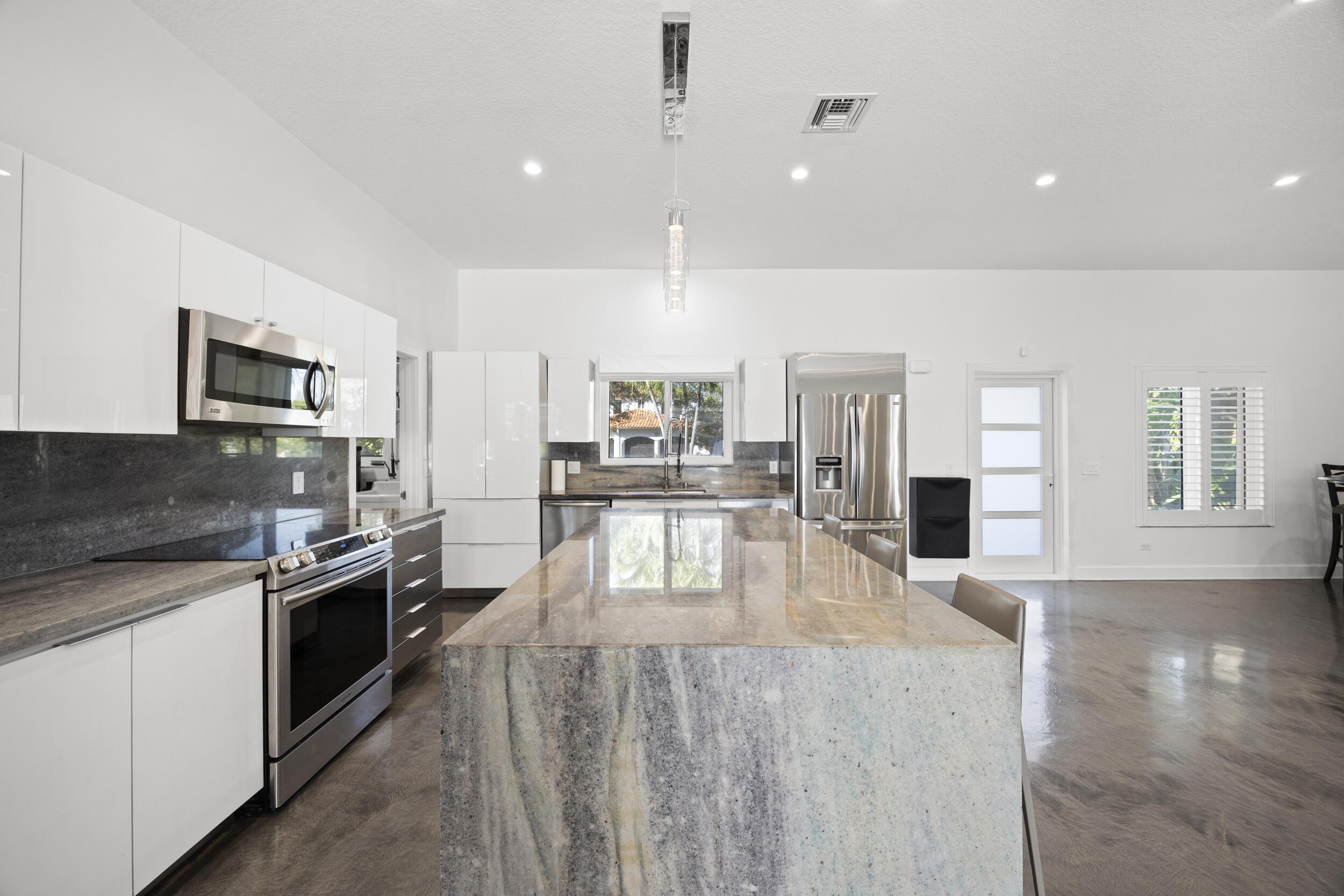 930 NW 4th Court