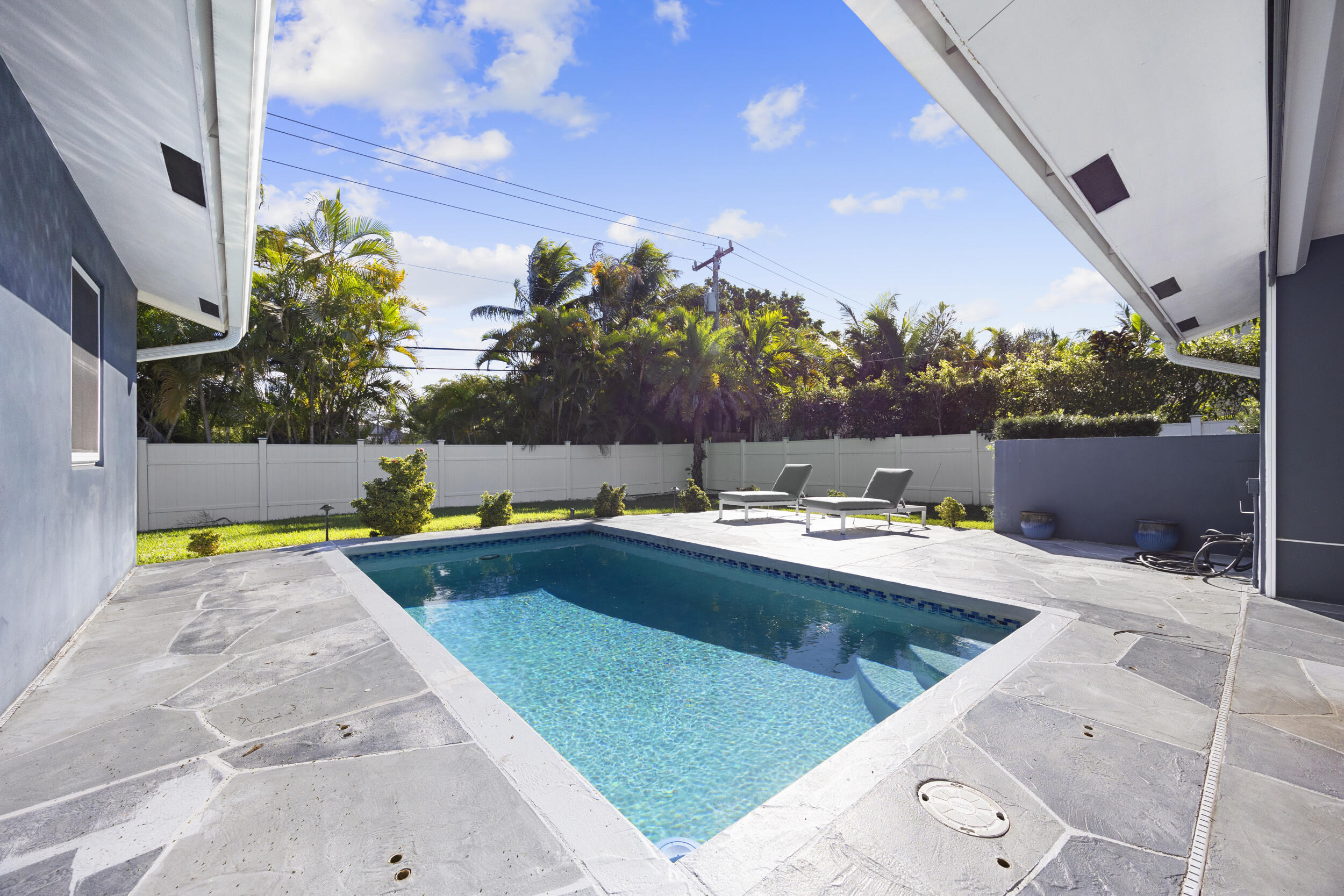 930 NW 4th Court