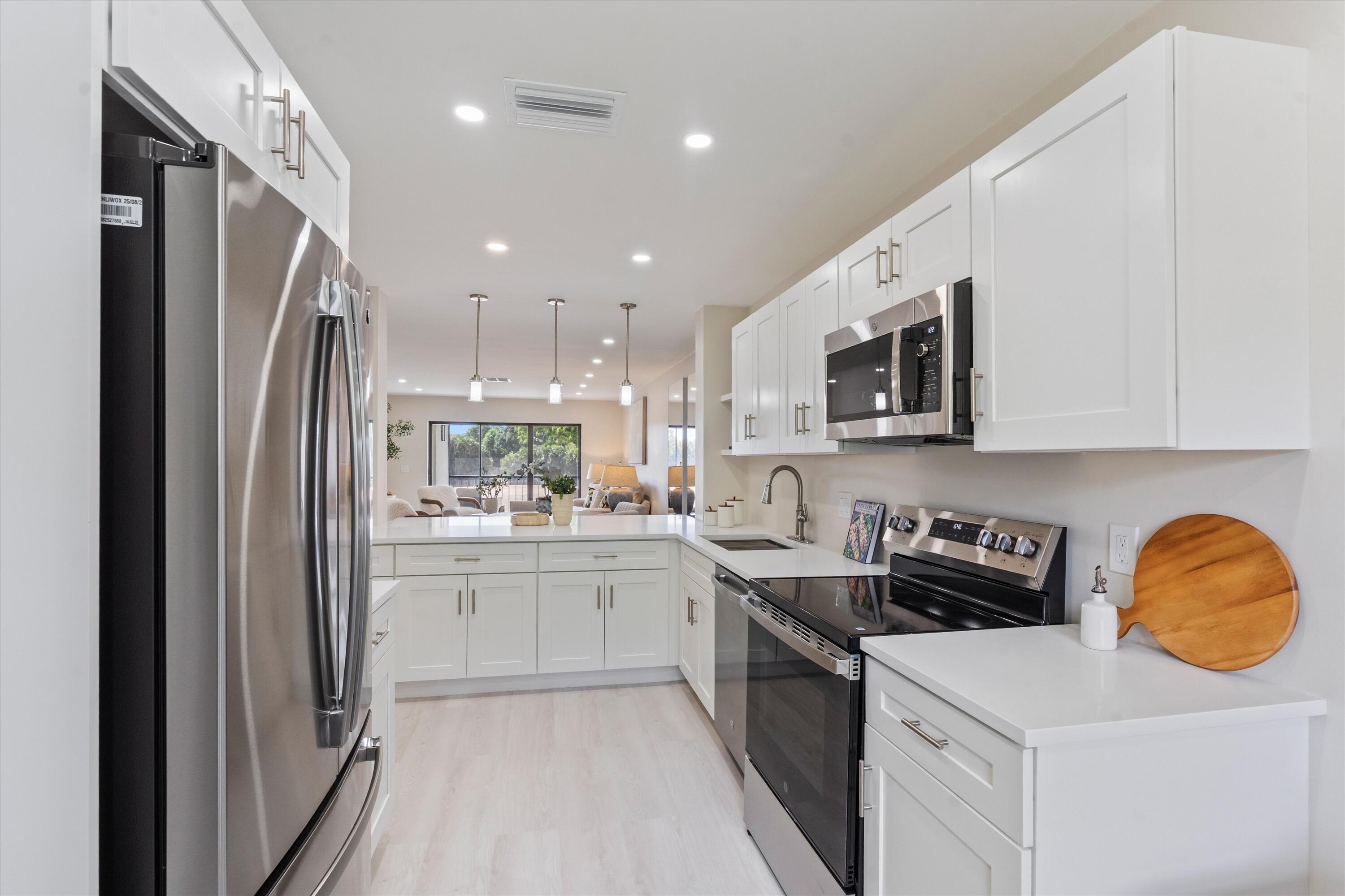 47 Stratford Lane W F