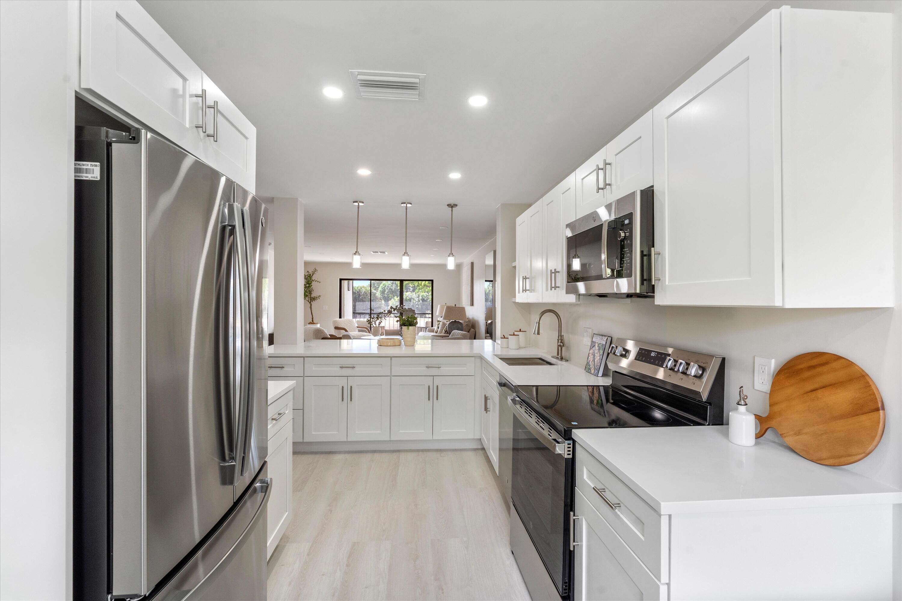 47 Stratford Lane W F