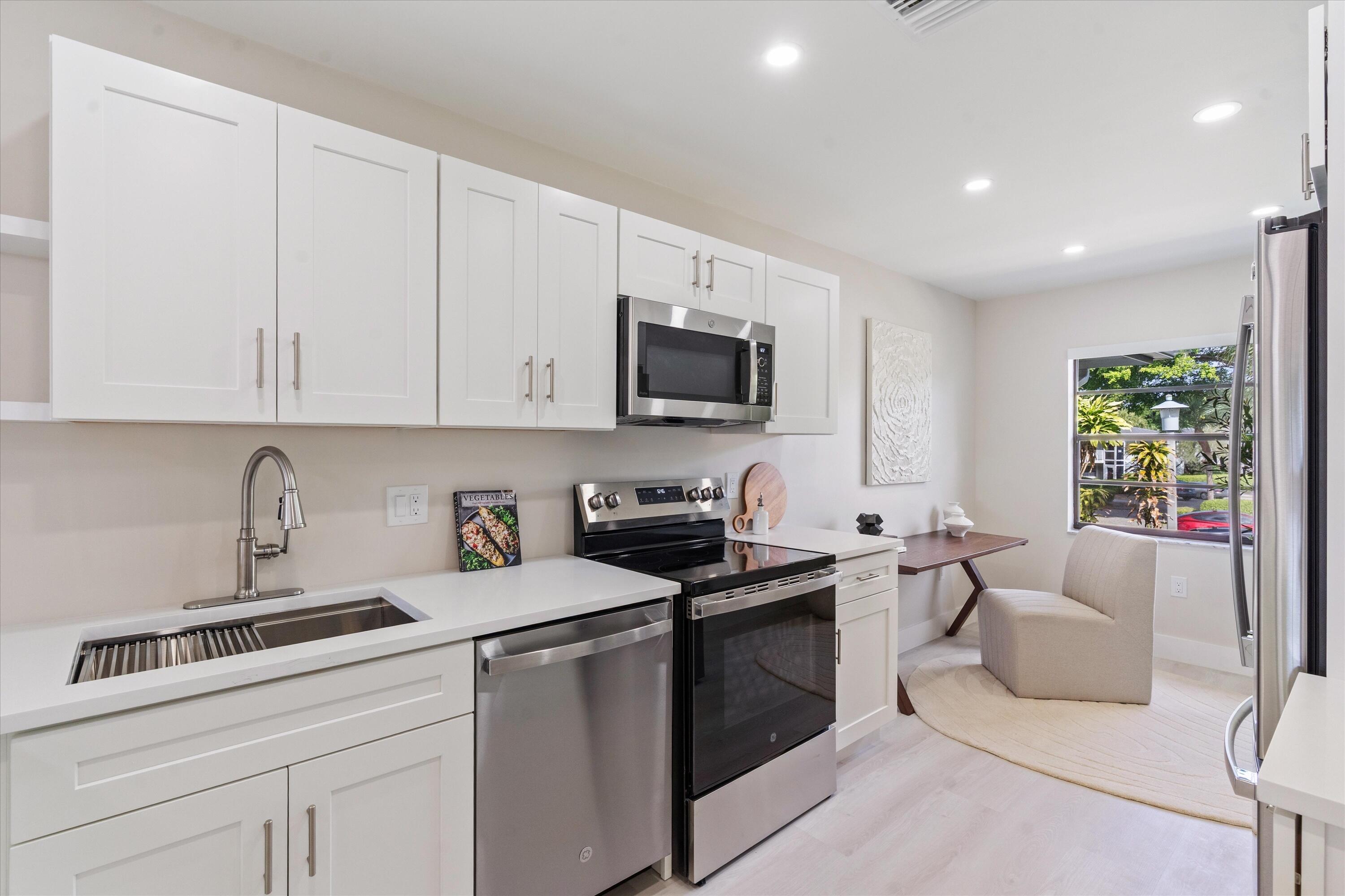 47 Stratford Lane W F