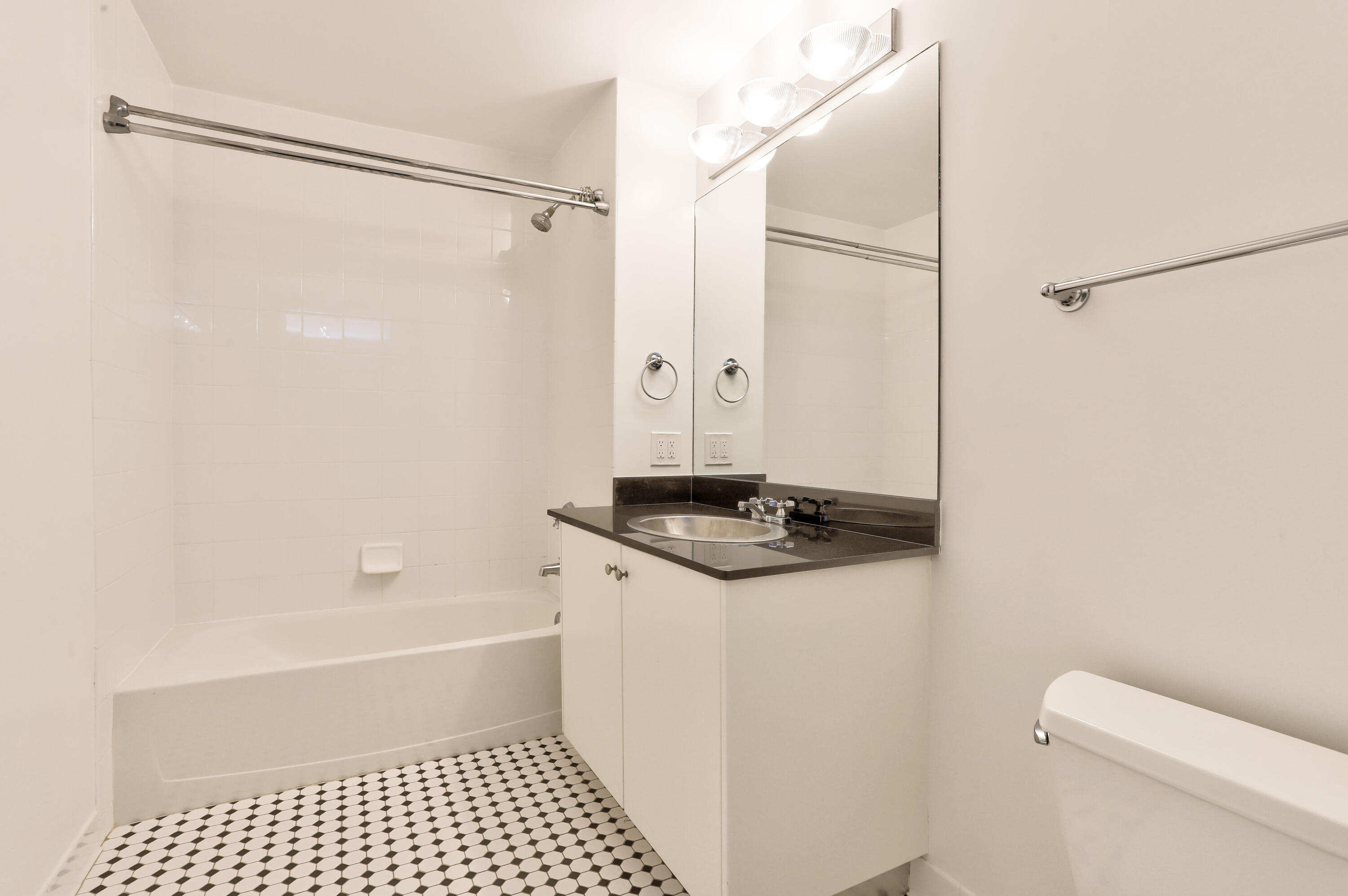 180 NE 4th Avenue 204