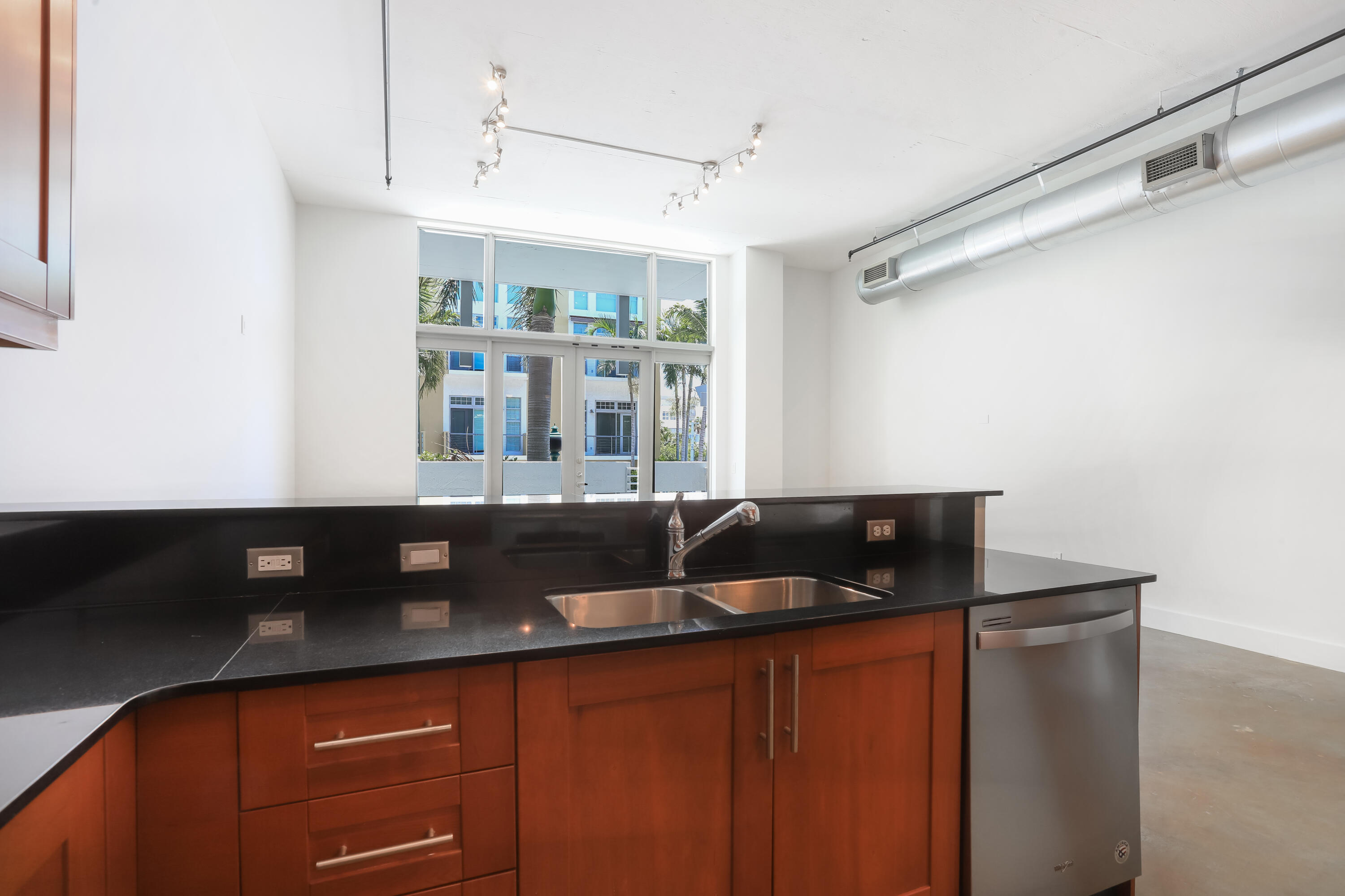180 NE 4th Avenue 204