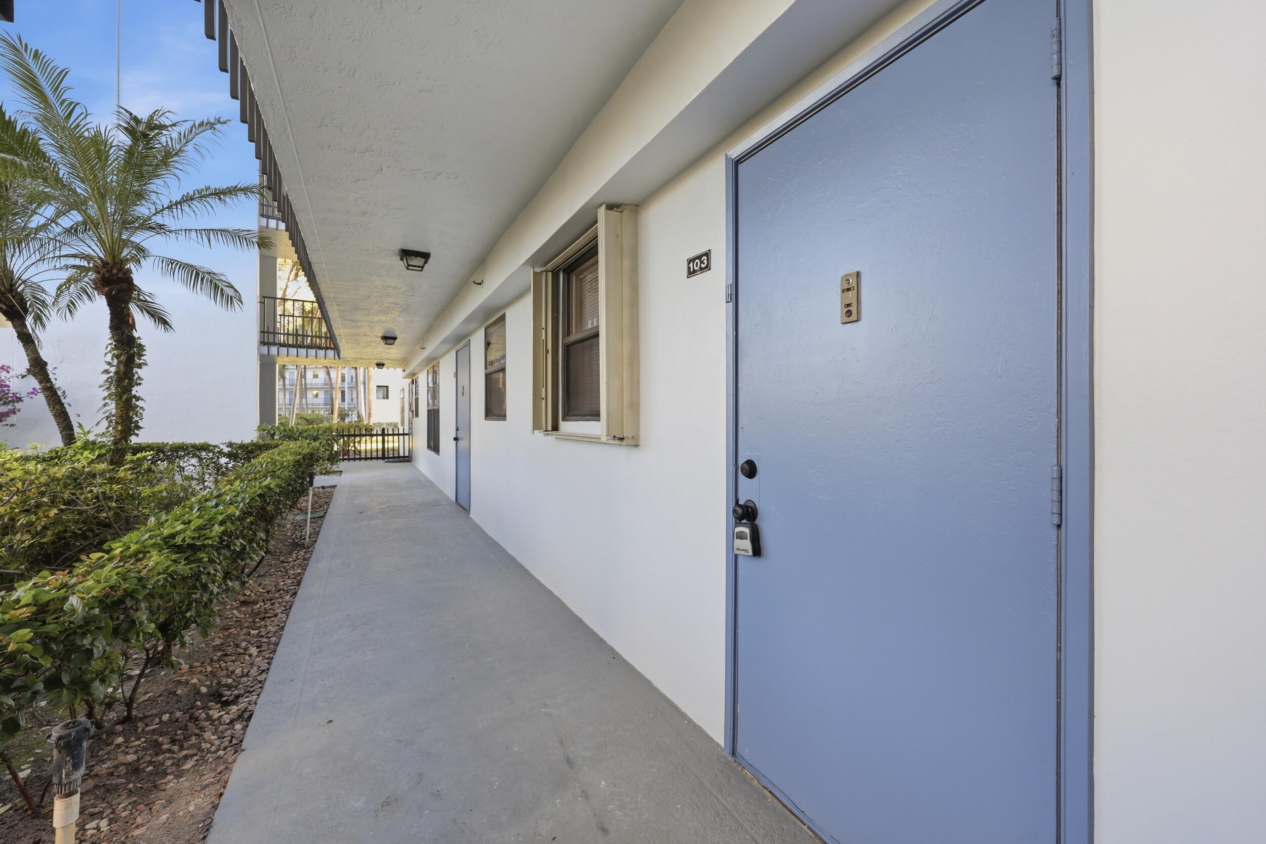 4700 Lucerne Lakes Boulevard W 103