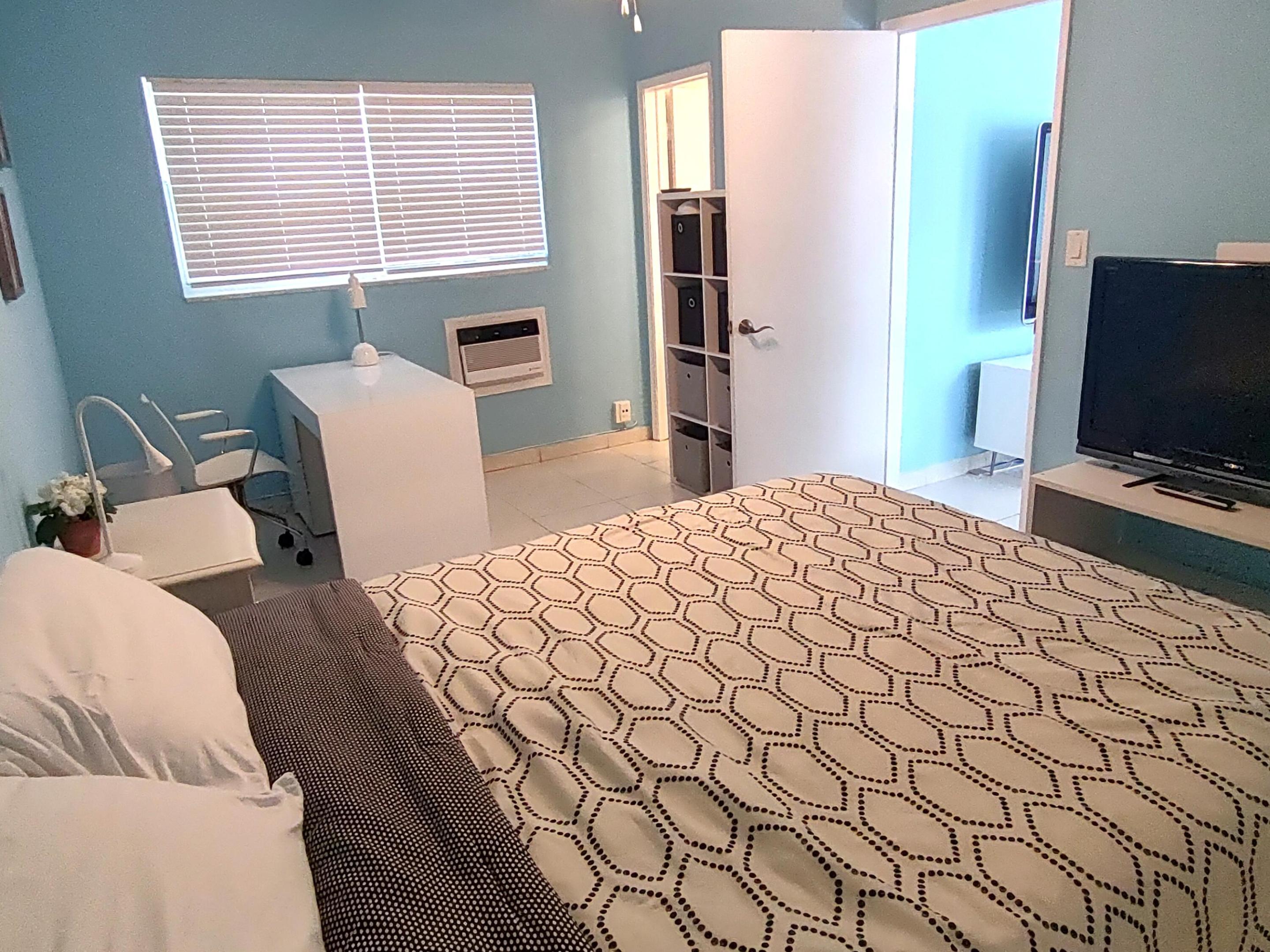 3240 NE 16th Street 7