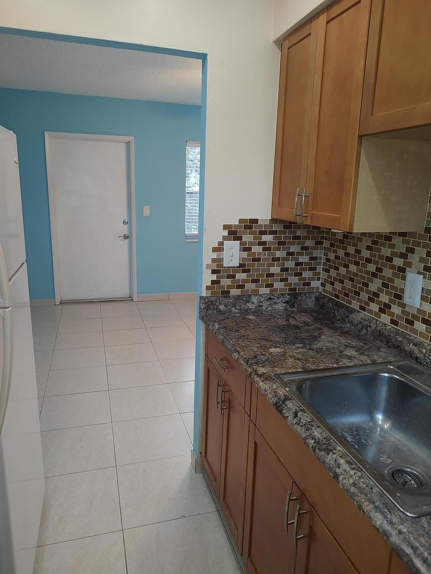 3240 NE 16th Street 7