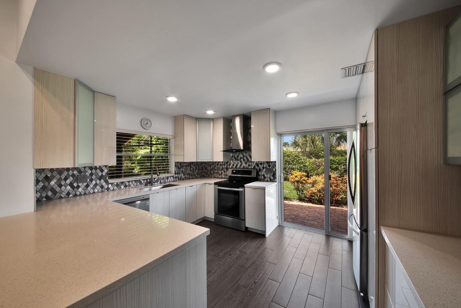 5529 Lakeview Mews Terrace