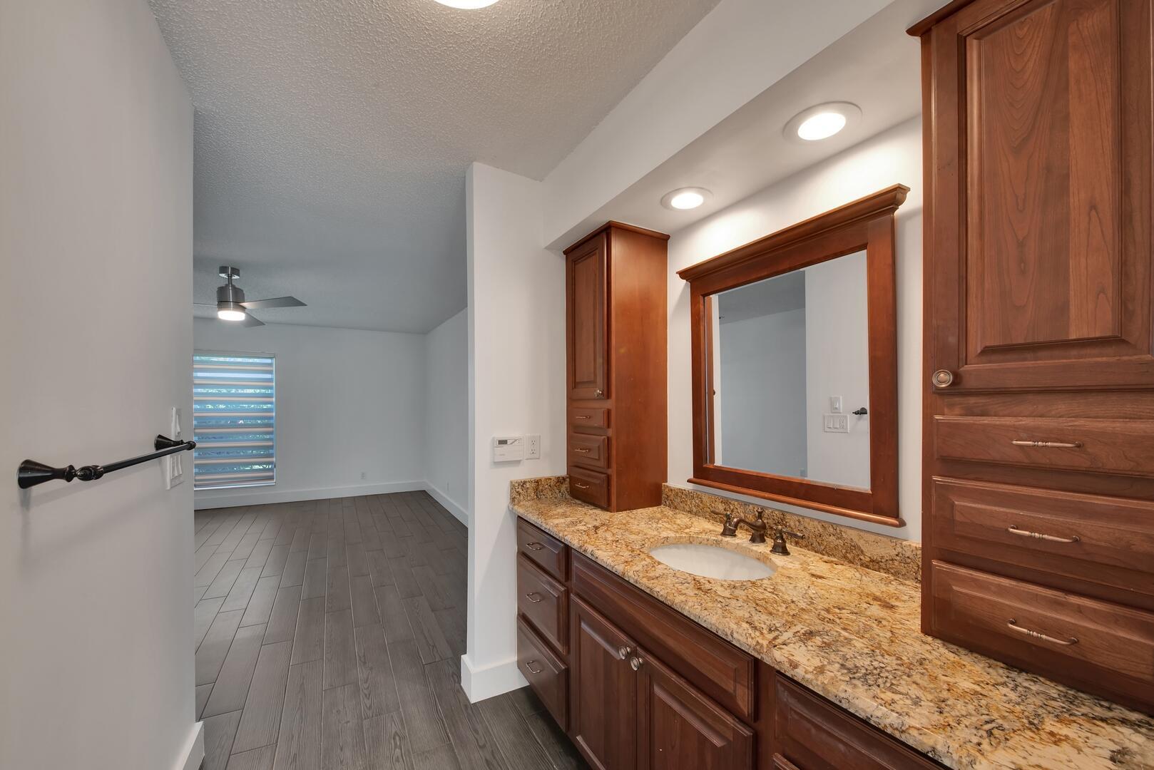 5529 Lakeview Mews Terrace