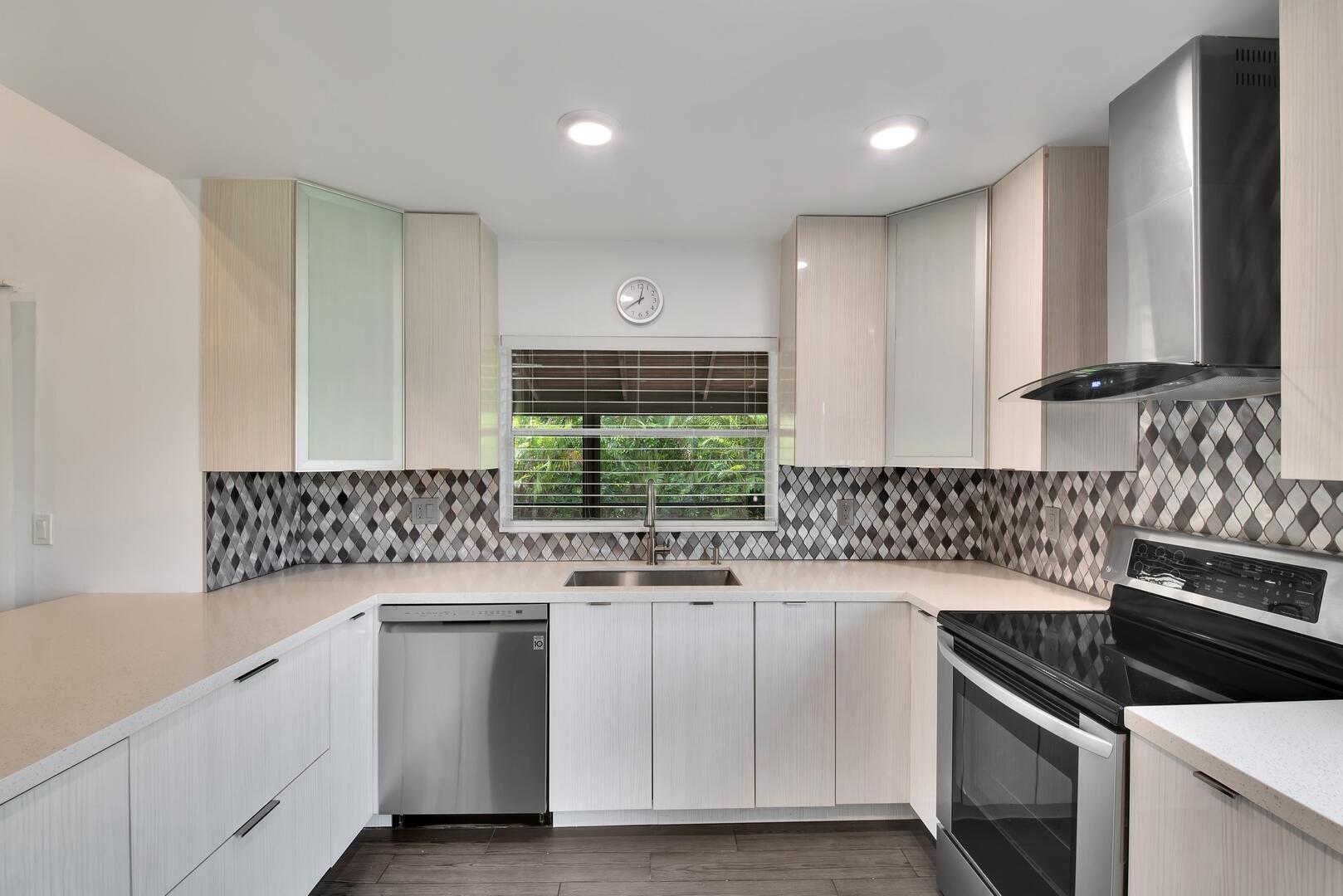 5529 Lakeview Mews Terrace