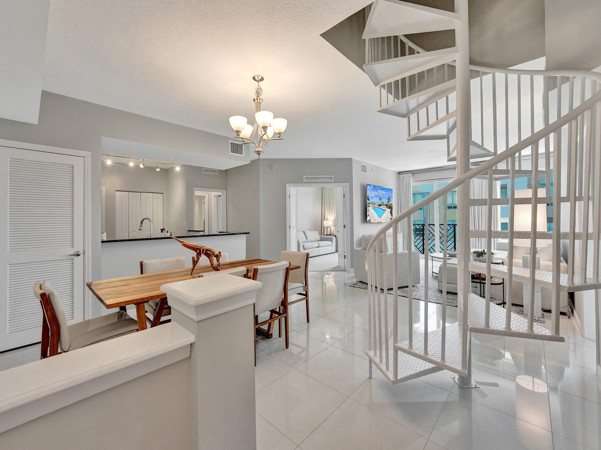 225 NE 1st Street 412