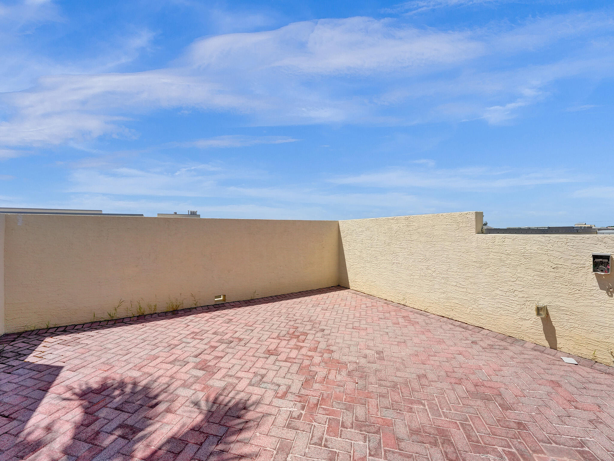 225 NE 1st Street 412