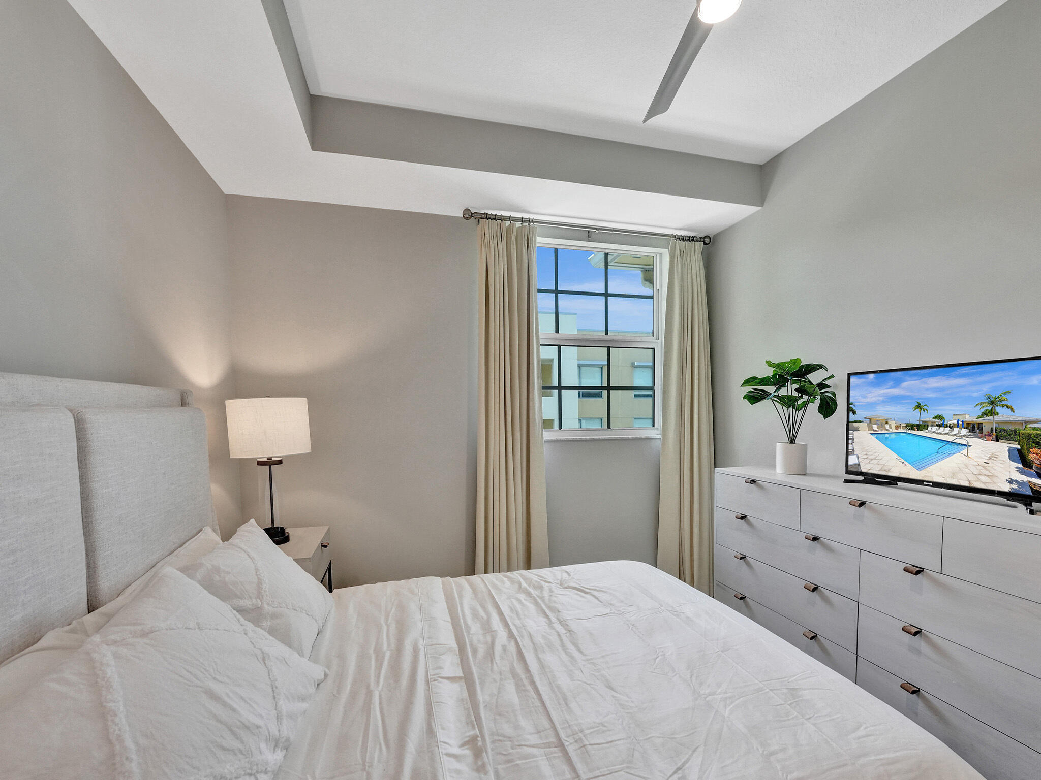 225 NE 1st Street 412