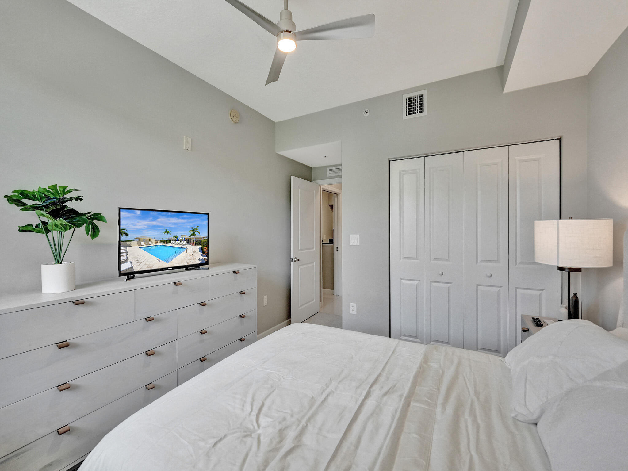225 NE 1st Street 412