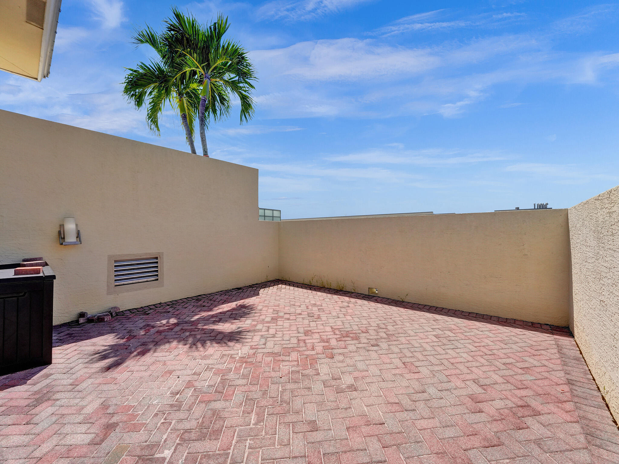 225 NE 1st Street 412