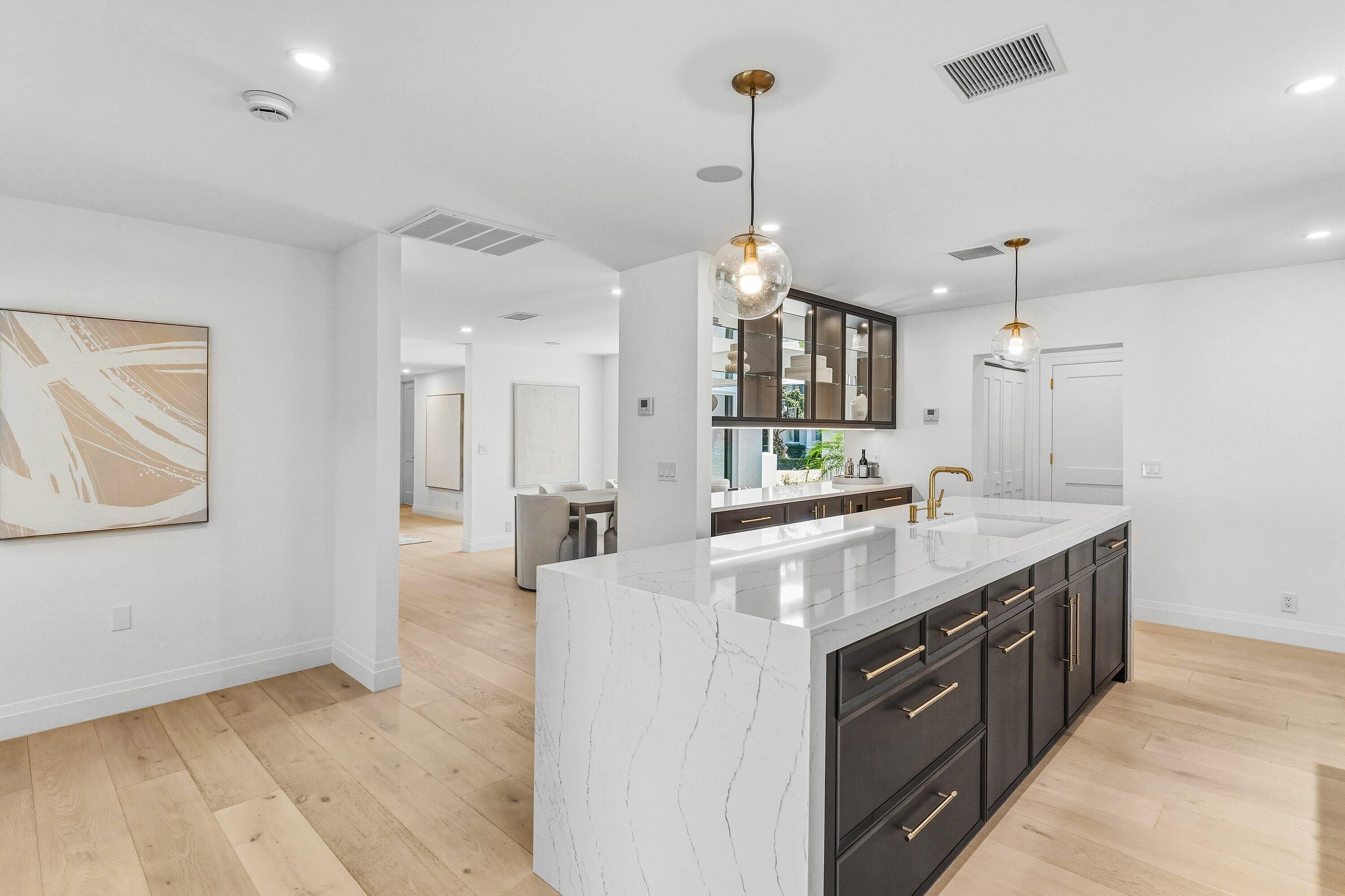 735 NE 6th Street