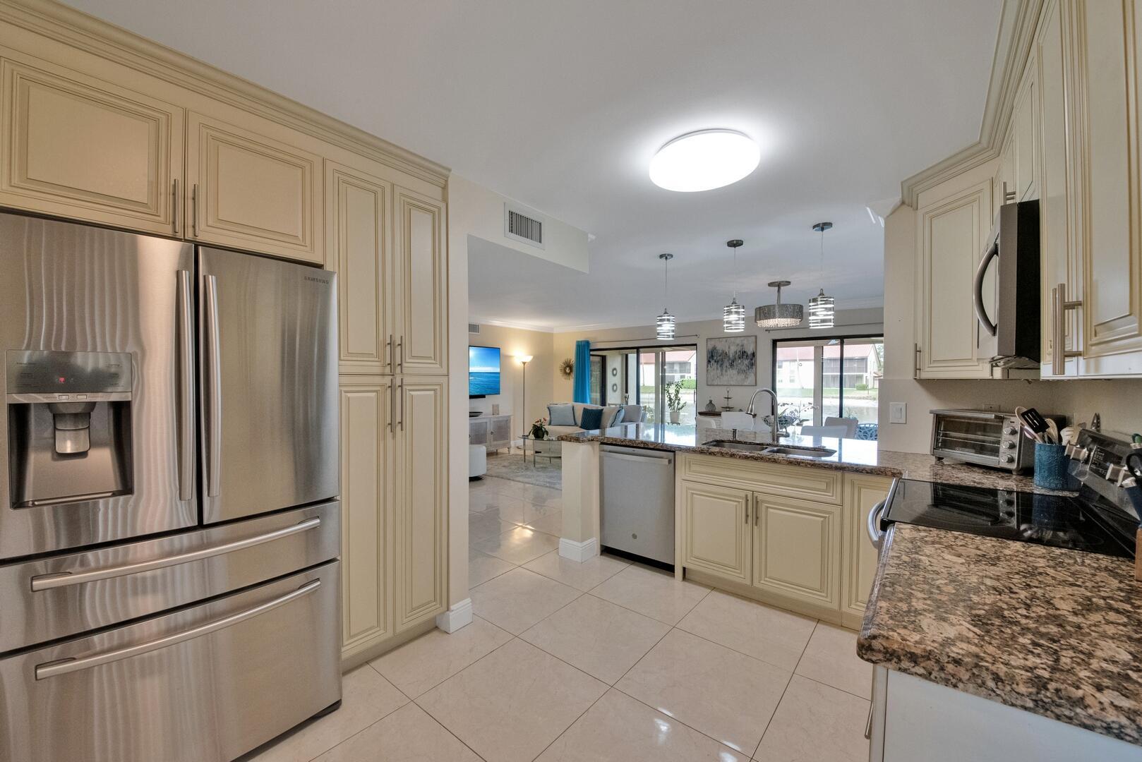 10223 N Circle Lake Drive 102