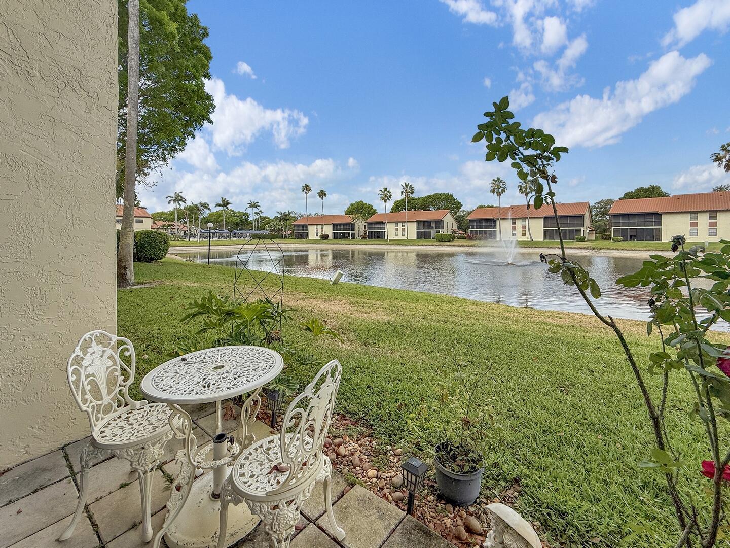 10223 N Circle Lake Drive 102