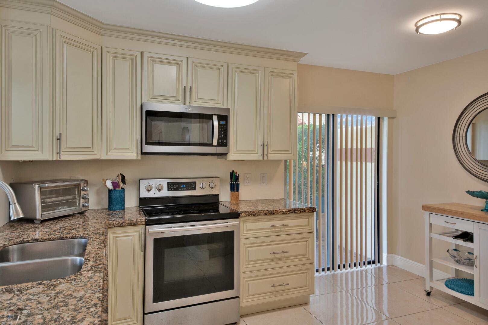 10223 N Circle Lake Drive 102