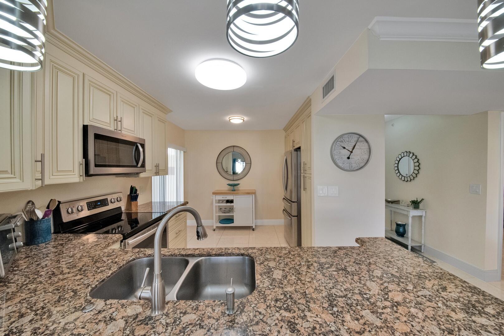 10223 N Circle Lake Drive 102