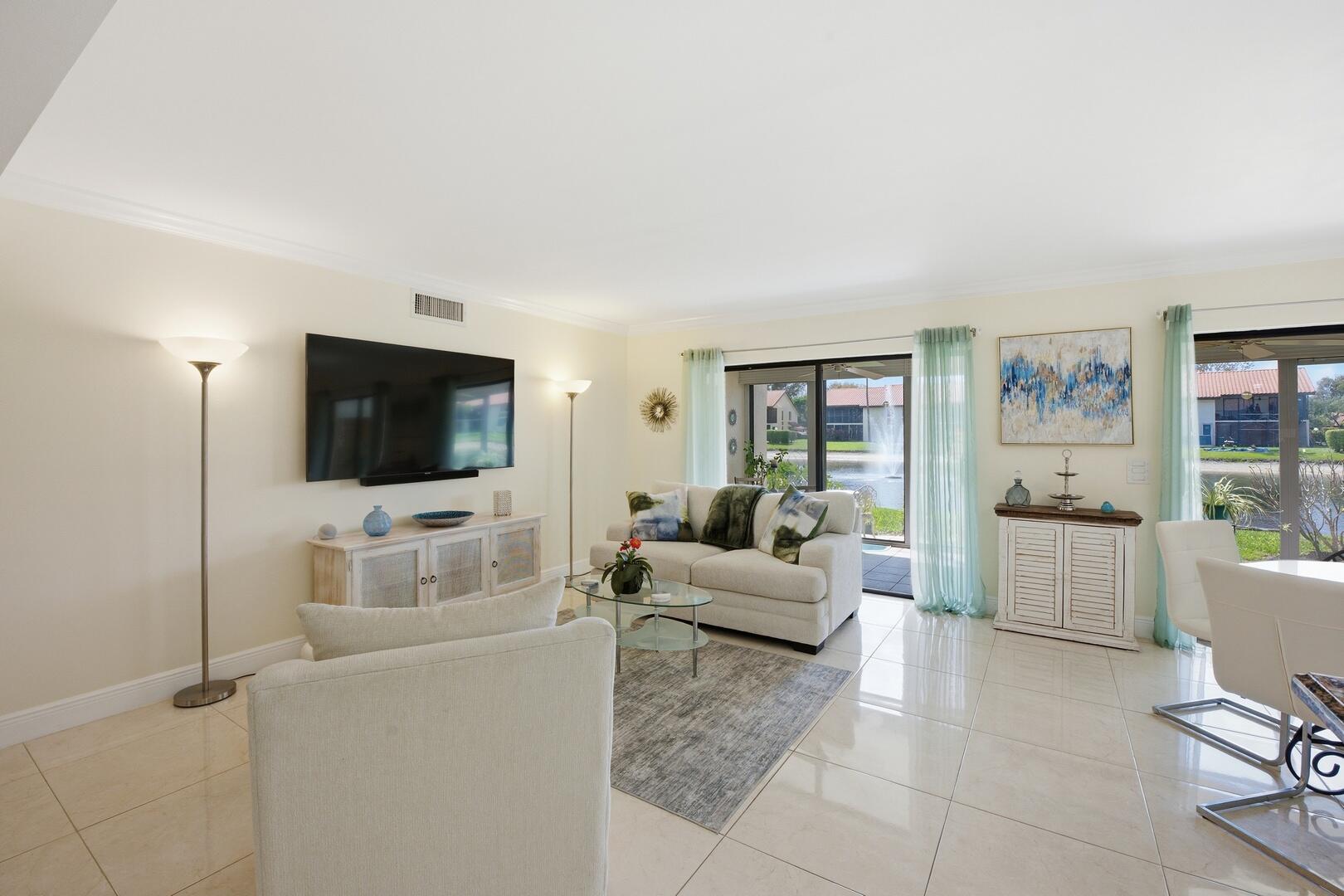 10223 N Circle Lake Drive 102