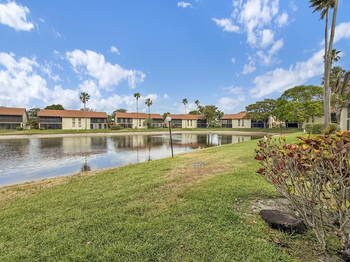 10223 N Circle Lake Drive 102