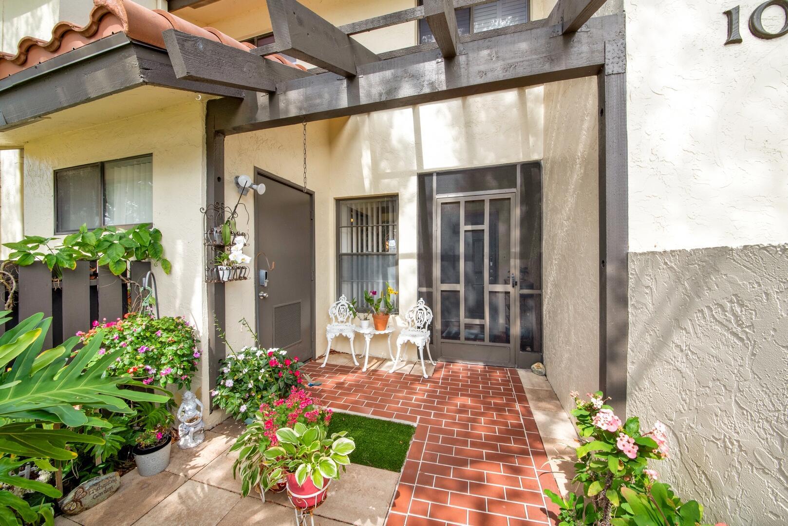 10223 N Circle Lake Drive 102