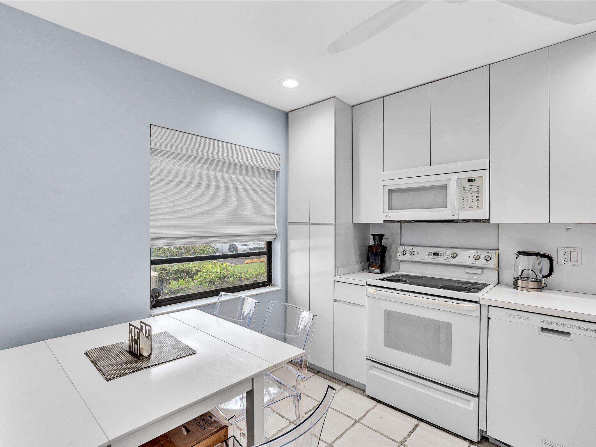 8410 Casa Del Lago