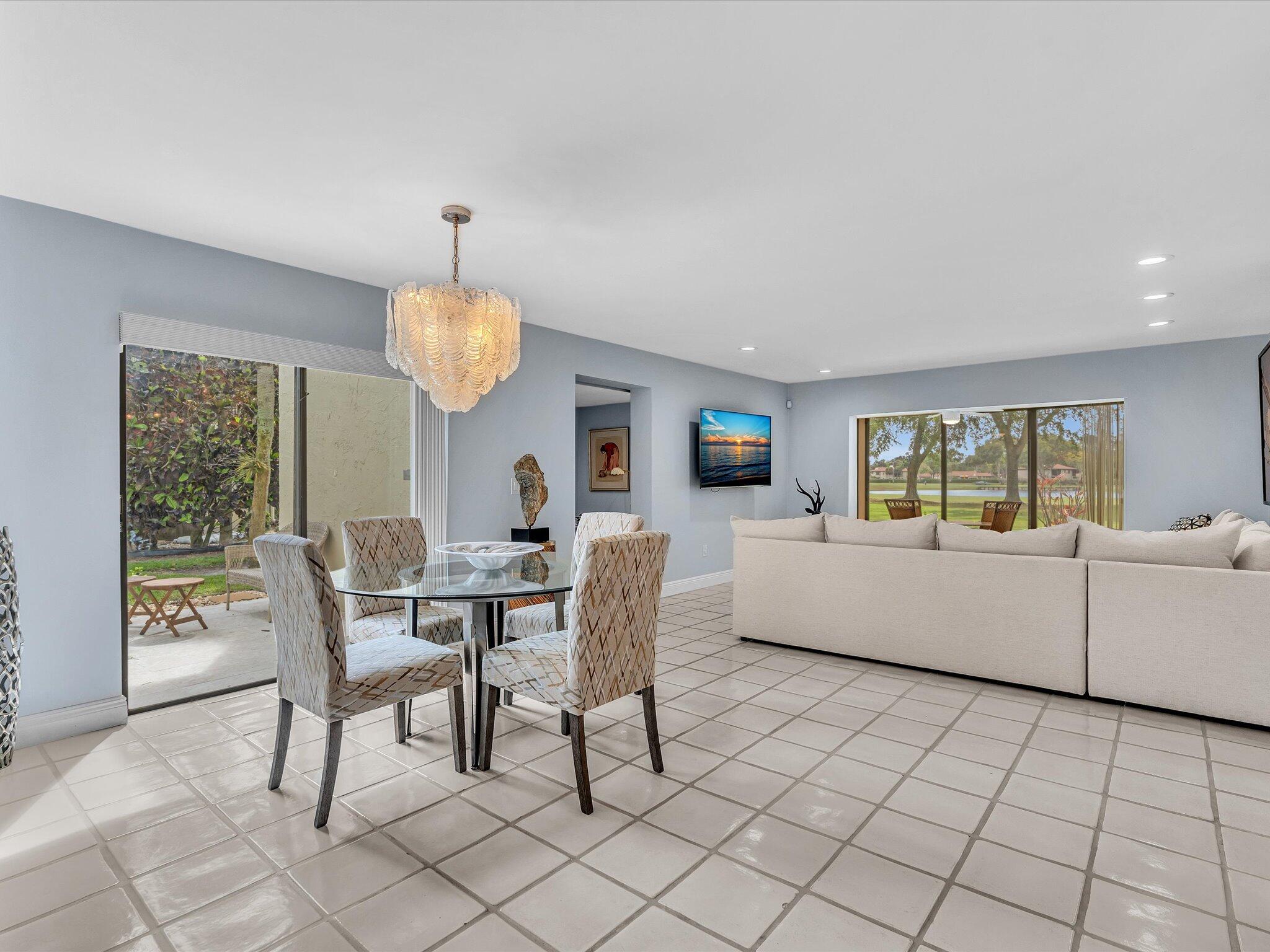 8410 Casa Del Lago