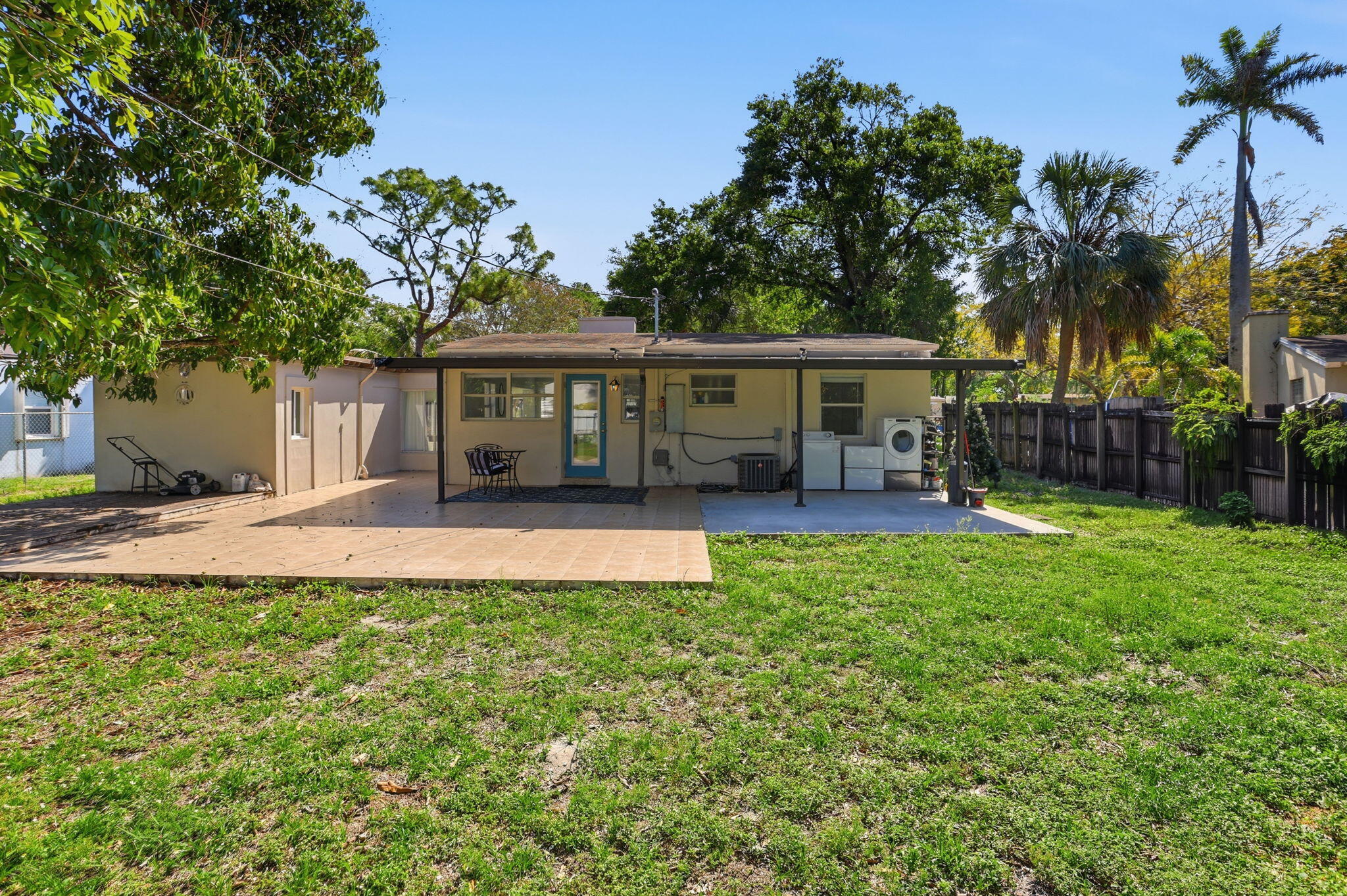 139 SW 21st Way