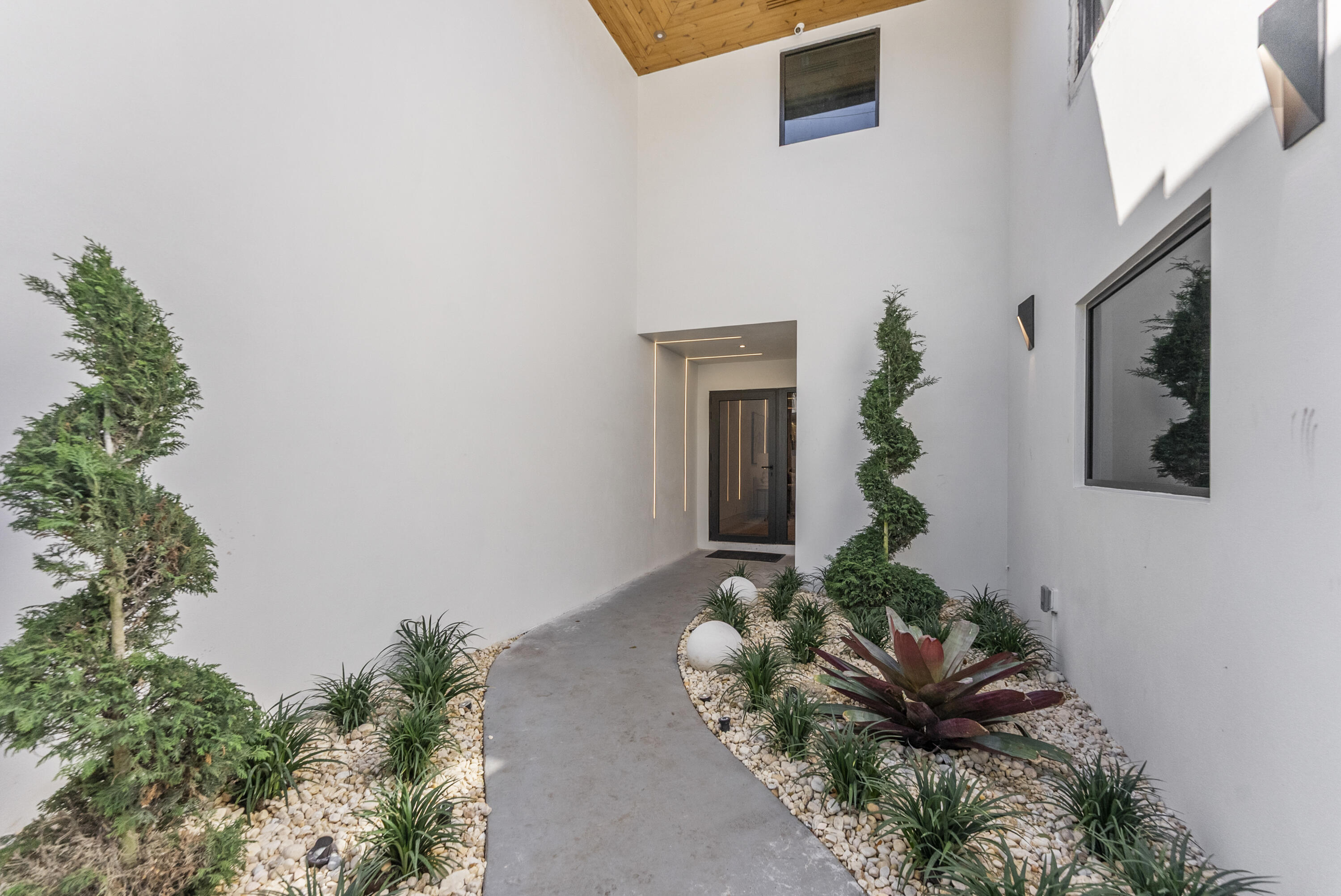 1690 S Ocean Boulevard