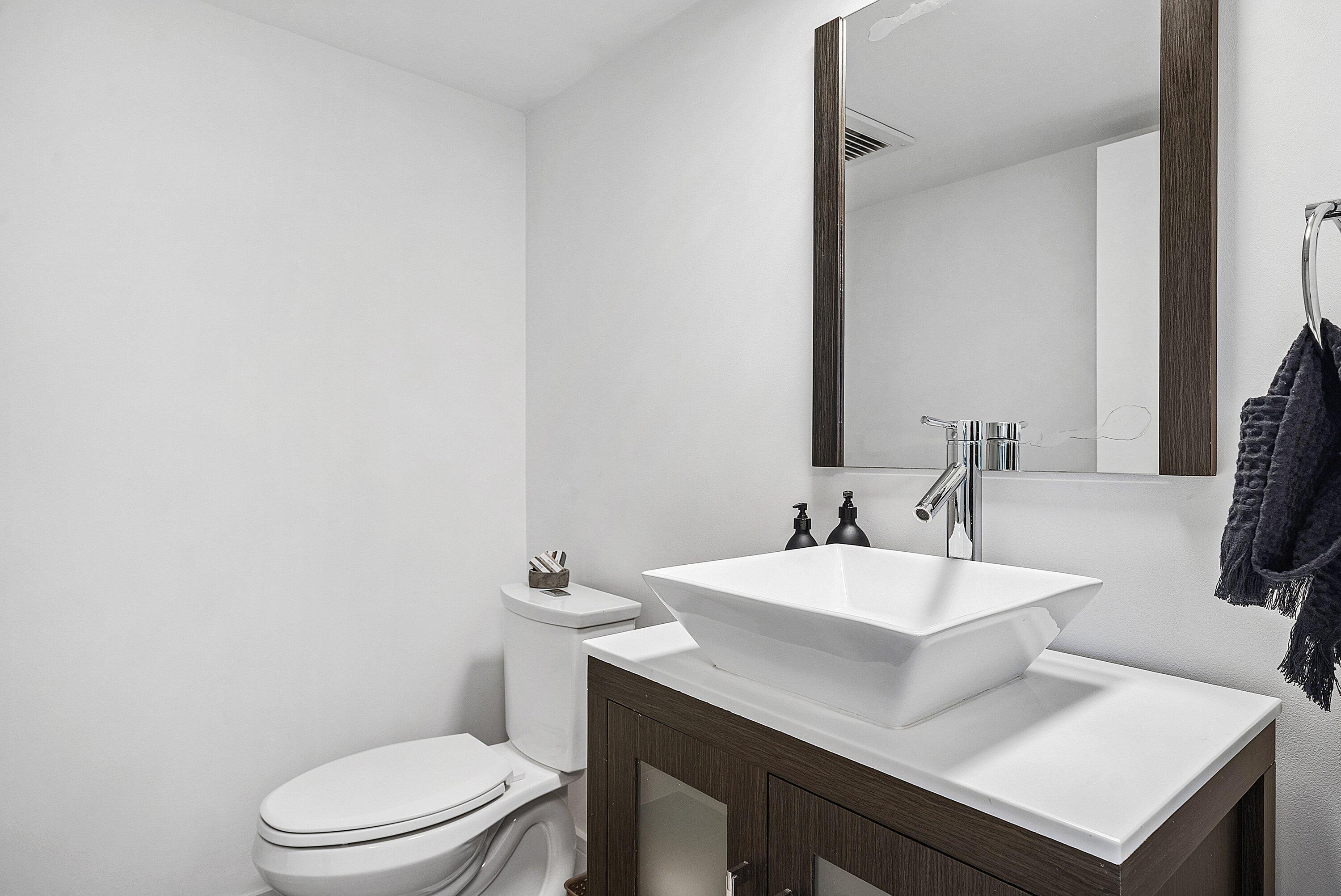 1000 Lowry Street 5d