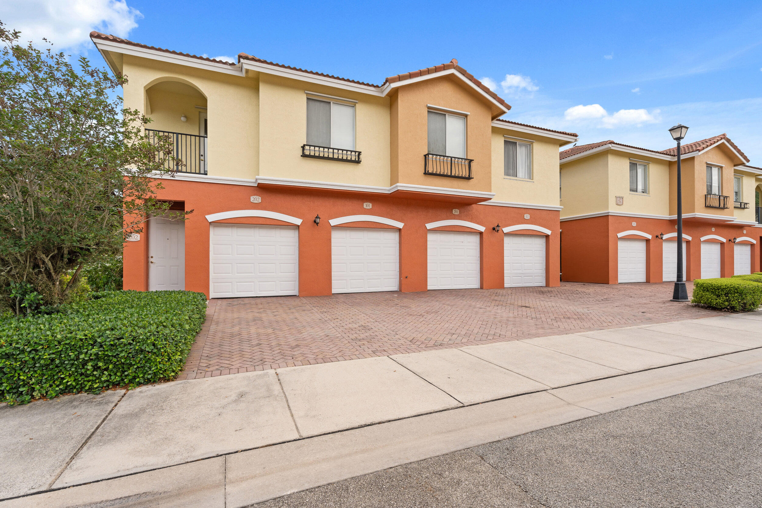 42 SE Sedona Circle 201