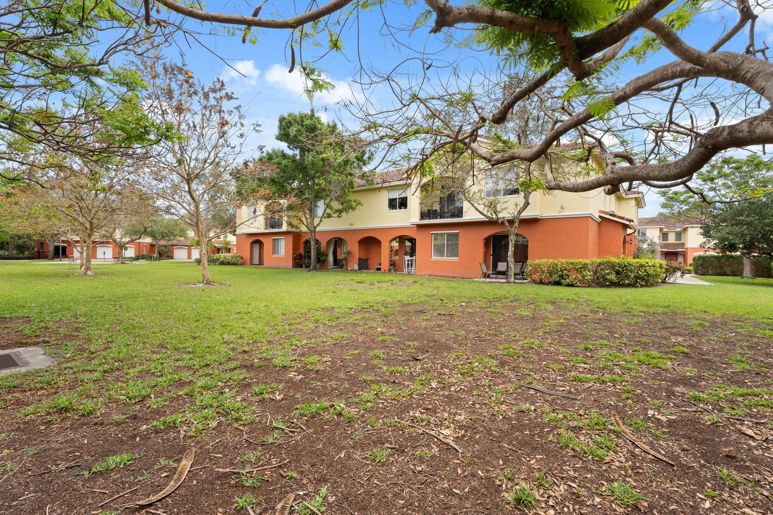 42 SE Sedona Circle 201